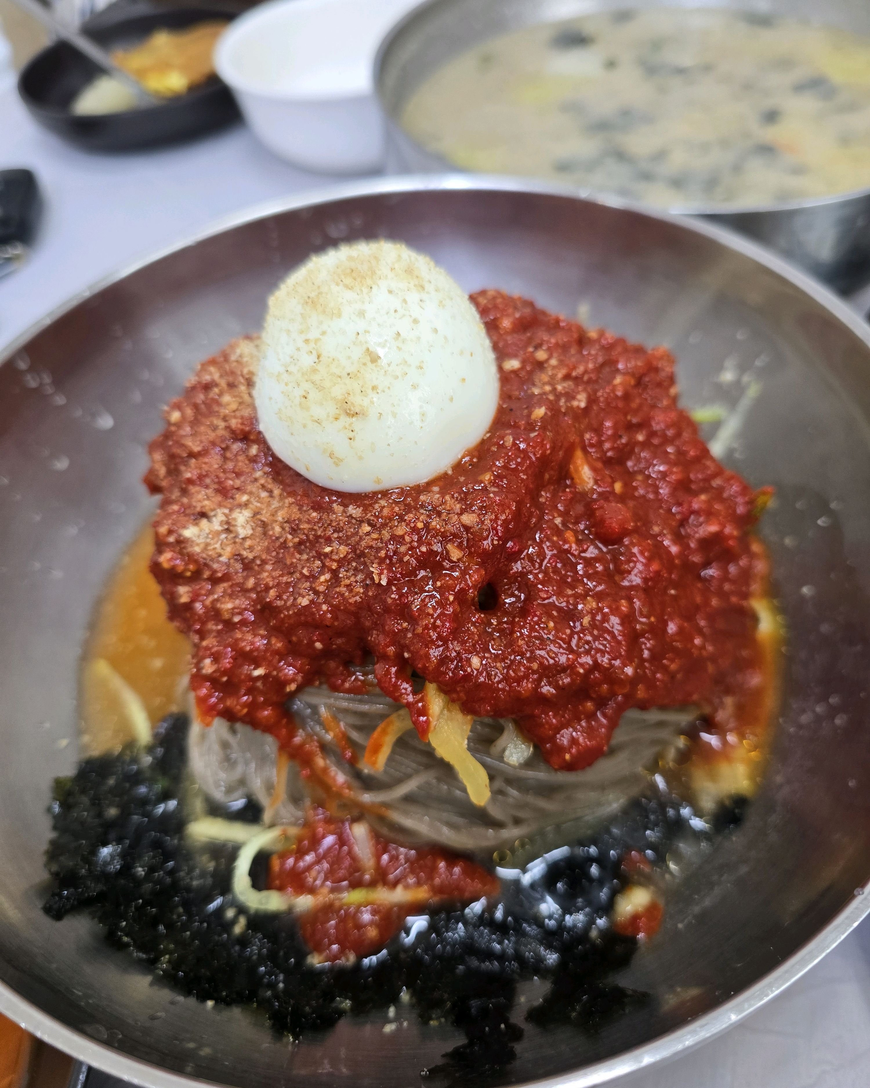 막국수 달인집 맞네요 육수부터 면발까지 굉장히 맛있습니다 간도 딱좋고 시원해요 맛집맞네요