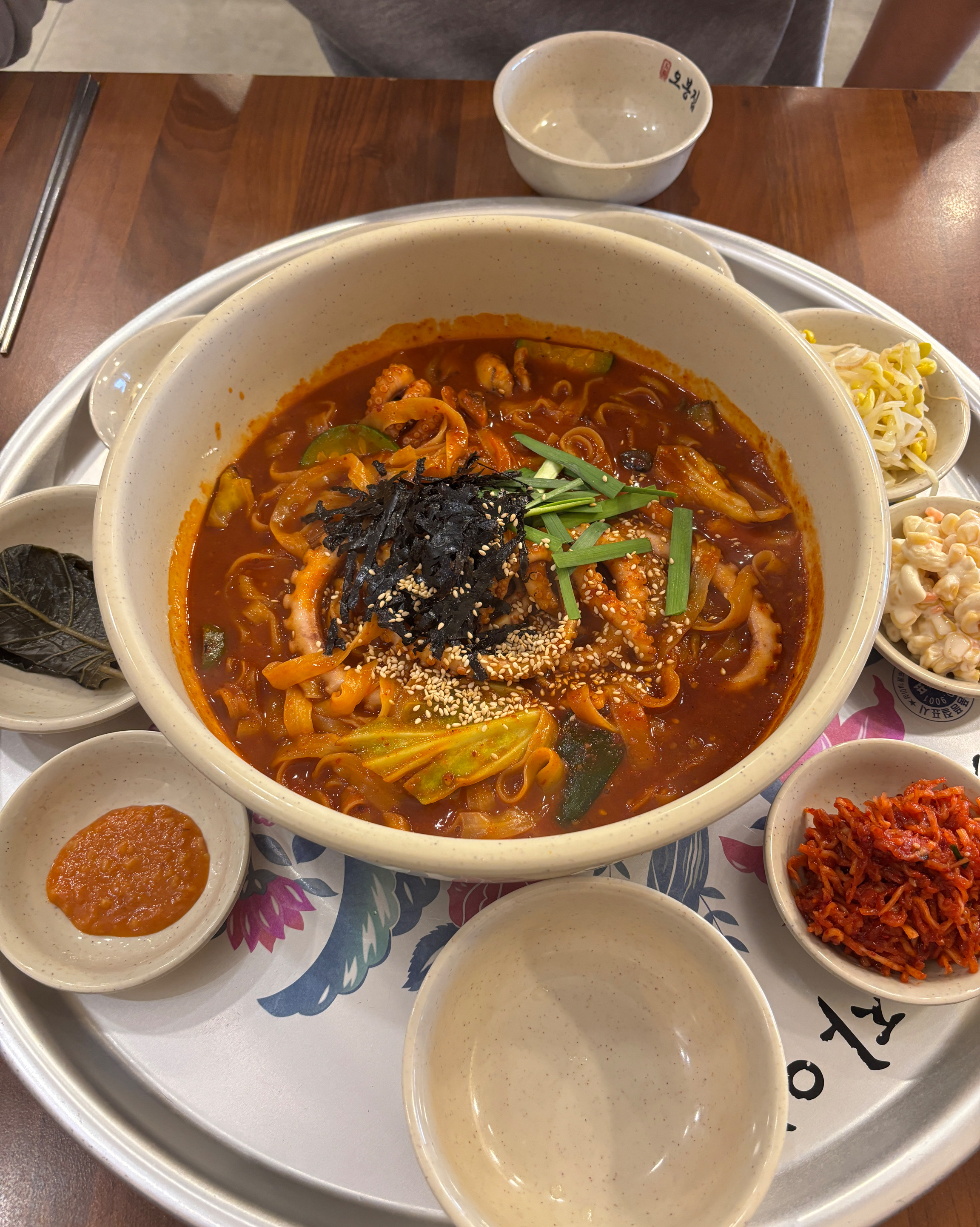 차를 가져와서 주차할 곳이 마땅히 없어서 유료 주차장에 주차했는데 주차권 가져와면 할인해주