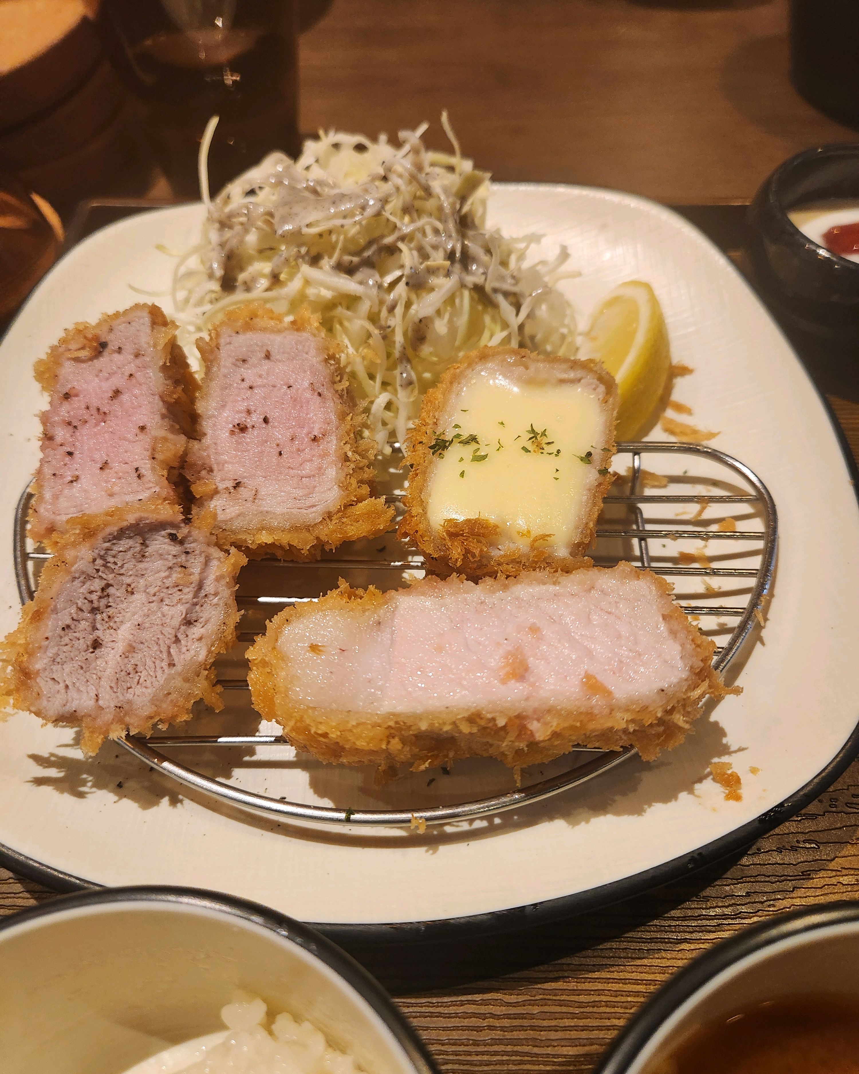 포장으로 한번 먹어보고 맛있어서 직접 매장에 방문했어요^^ - 불당동 맛집 건국카츠