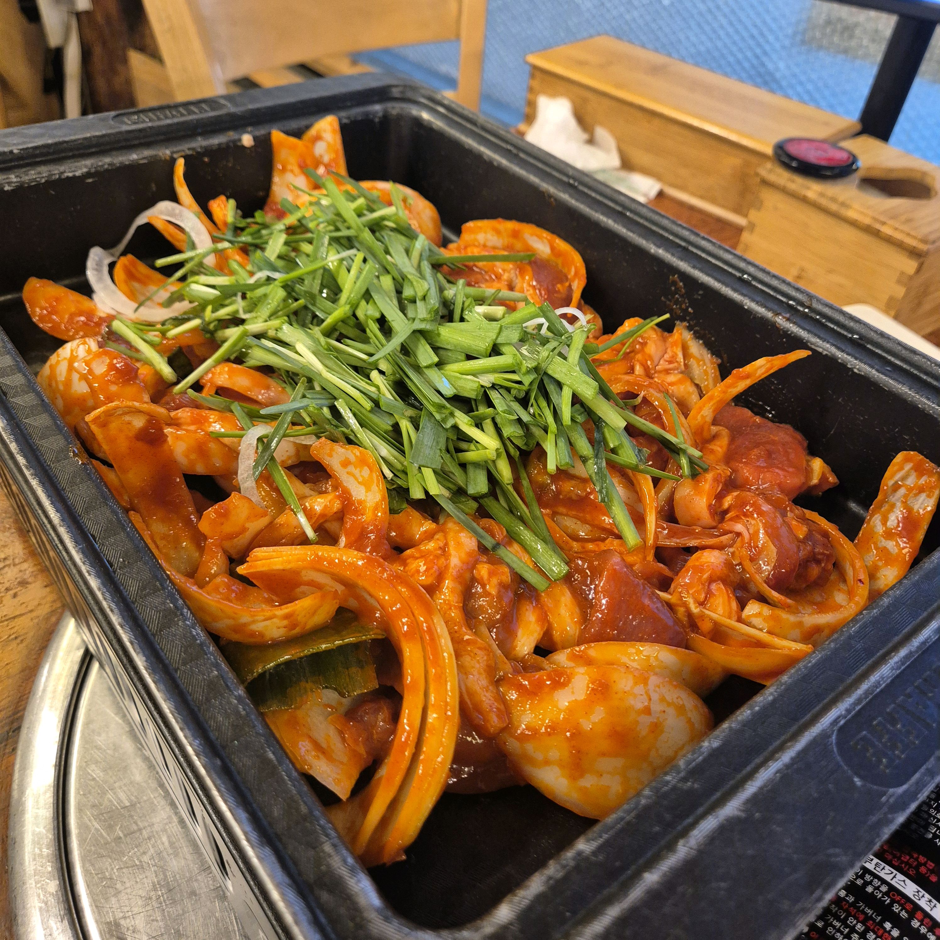 유원지놀러온듯 분위기도  좋고 오리주물럭도 맛있었어요!! 아이들과 오면 시간가는줄 모르게놀