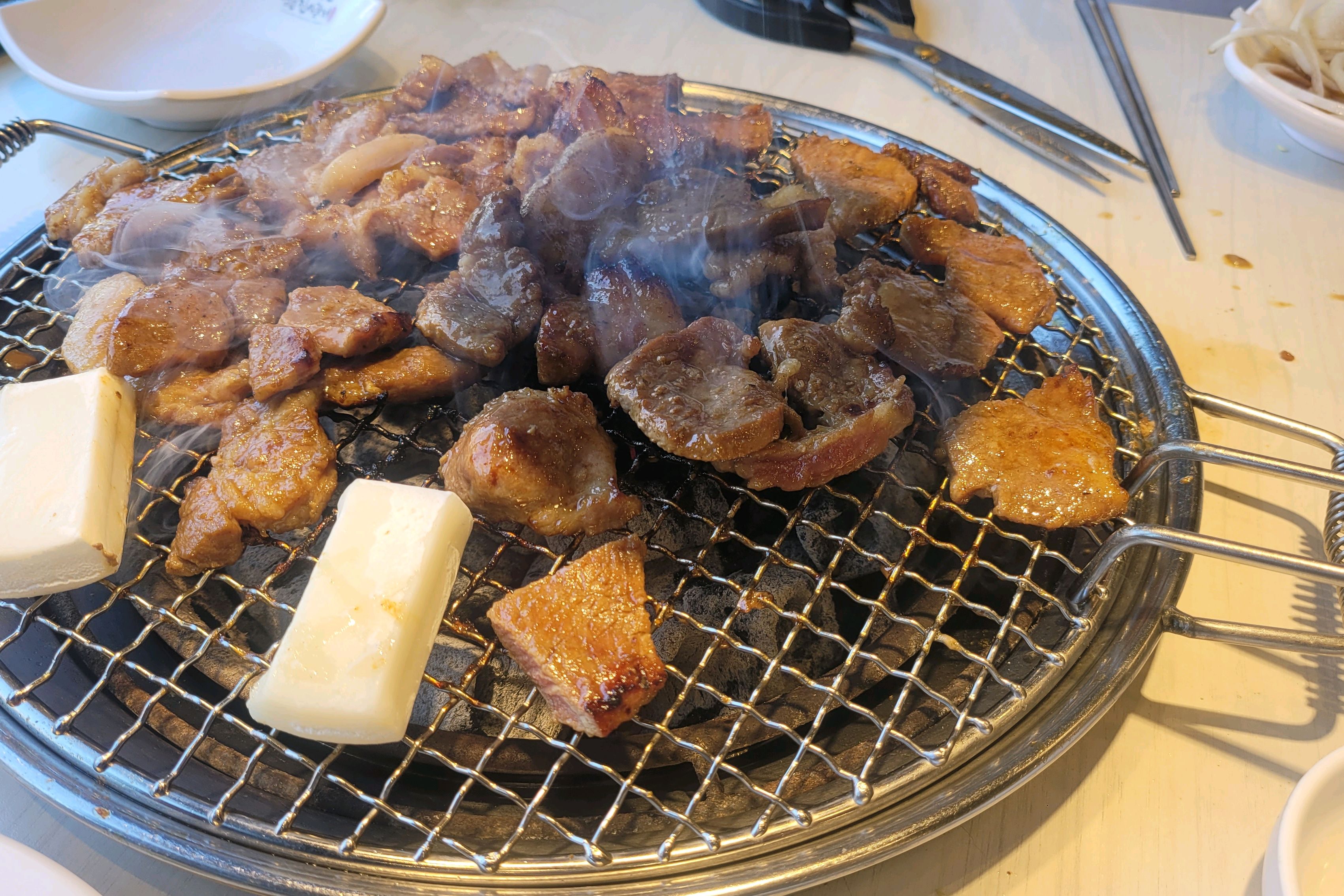 갈비양념이 맛있어요~~ 스테이크메뉴는 처음먹어보는데 넘맛나네요 개인적으론 프랜치렉 제일조아