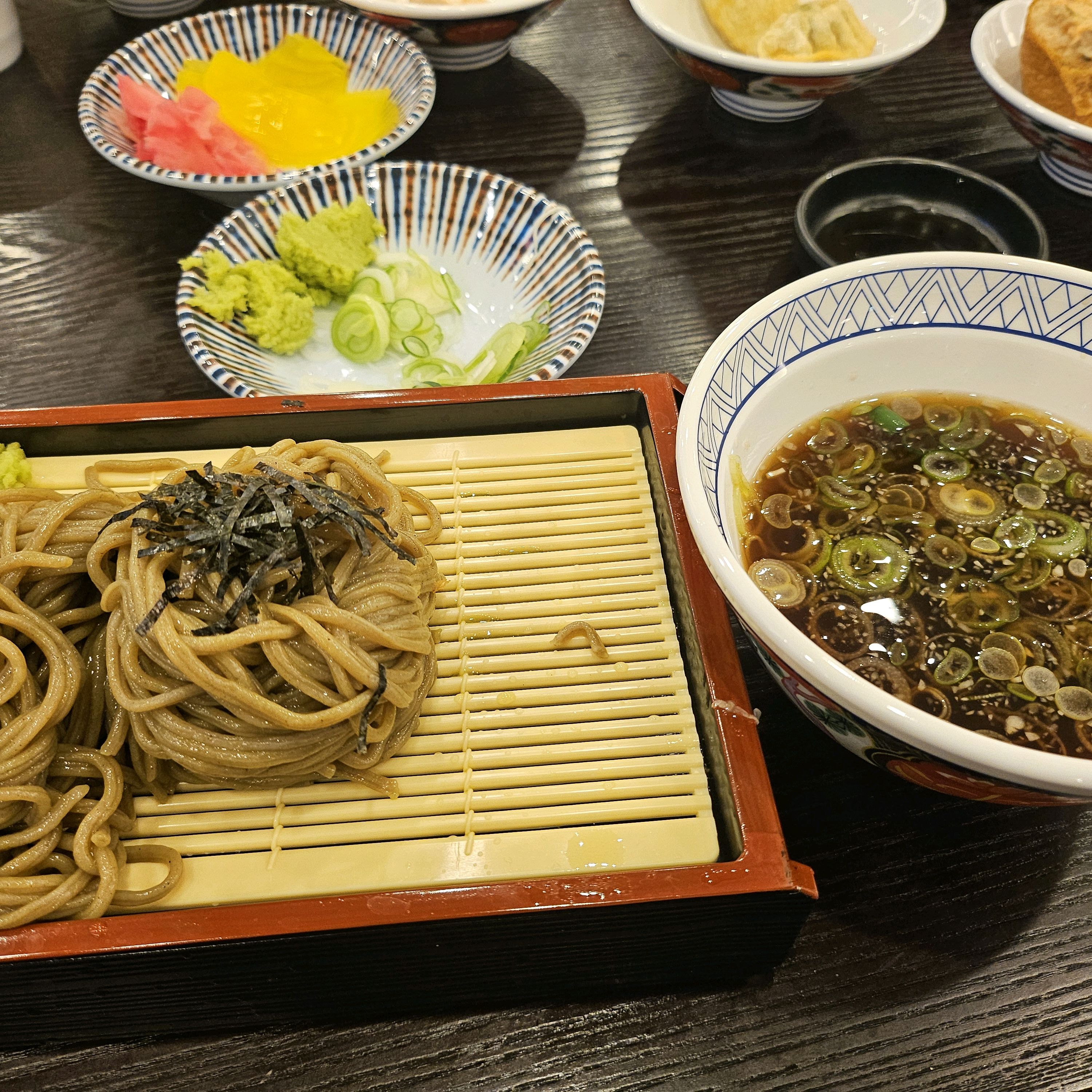 육수랑 면이 진짜맛있어여 동네에 소바맛집이생겨서 조아요 - 여의도역 맛집 삼동소바 여의도점