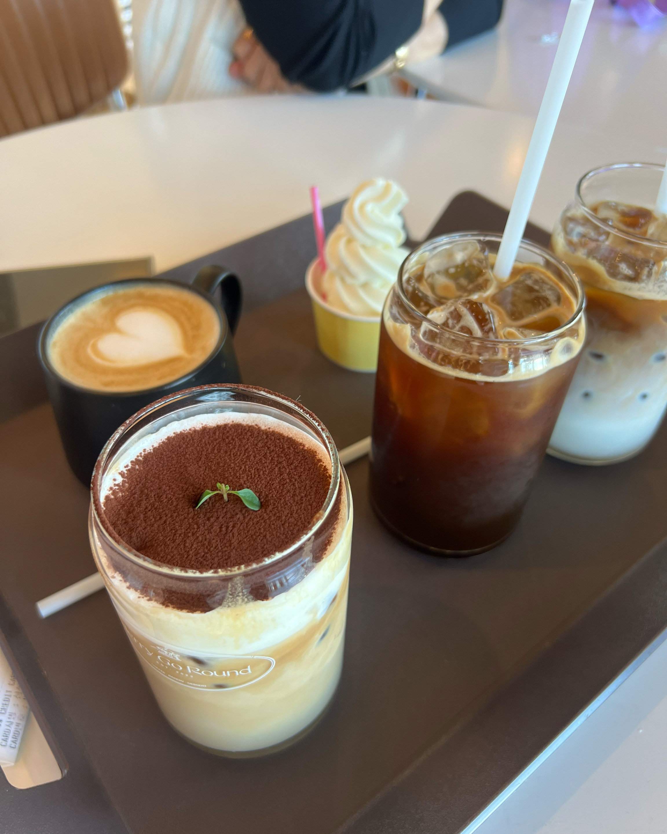 청초호수뷰도 보면서 예쁜 회전목마도 있구 - 아바이마을 맛집 카페메리고라운드
