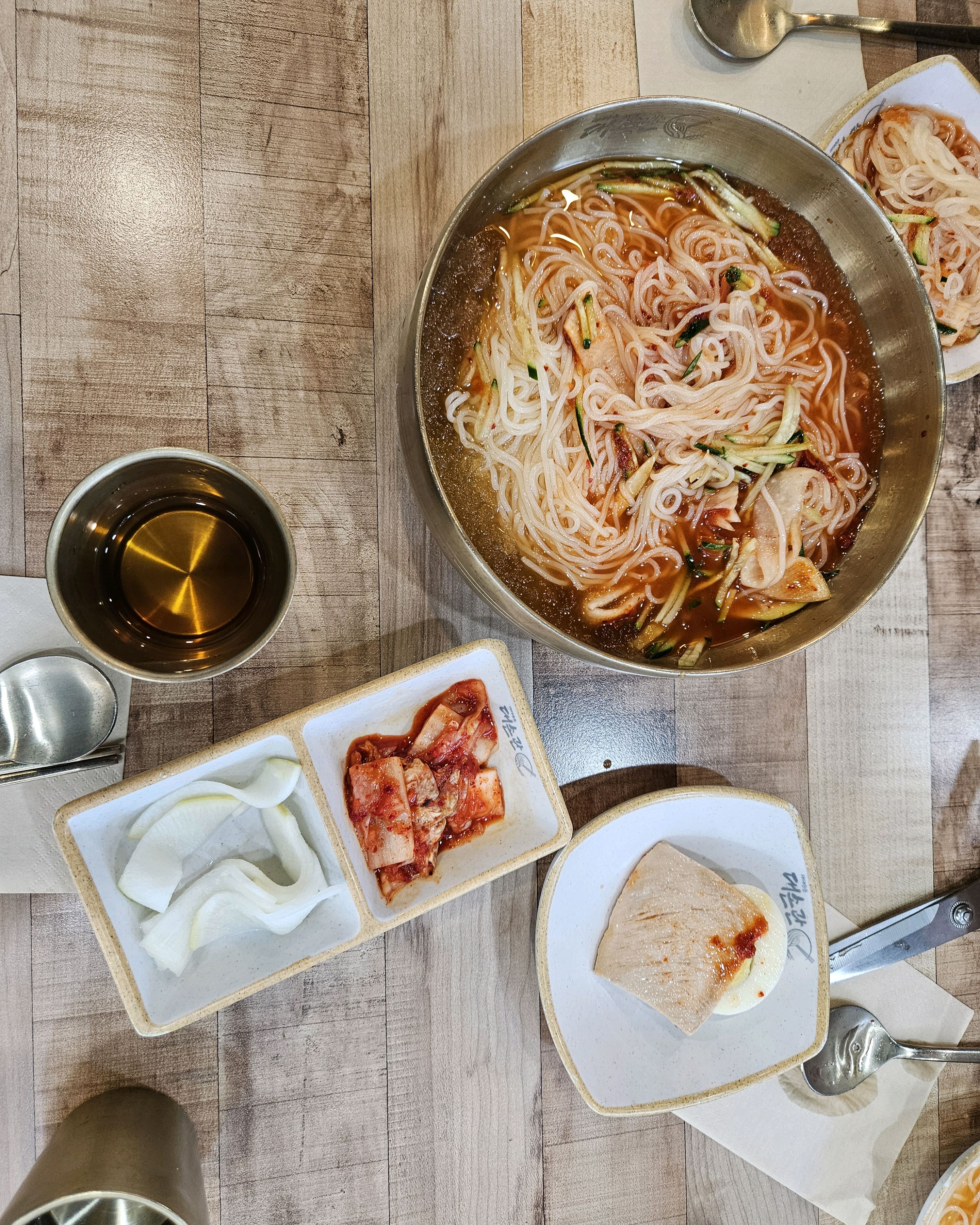 시켜서 자주 먹는데 매장 와서 먹으니 더 맛있네요 ㅎ 밀면 돈까스 추천합니다. - 불당동 맛집 대손관 천안불당점