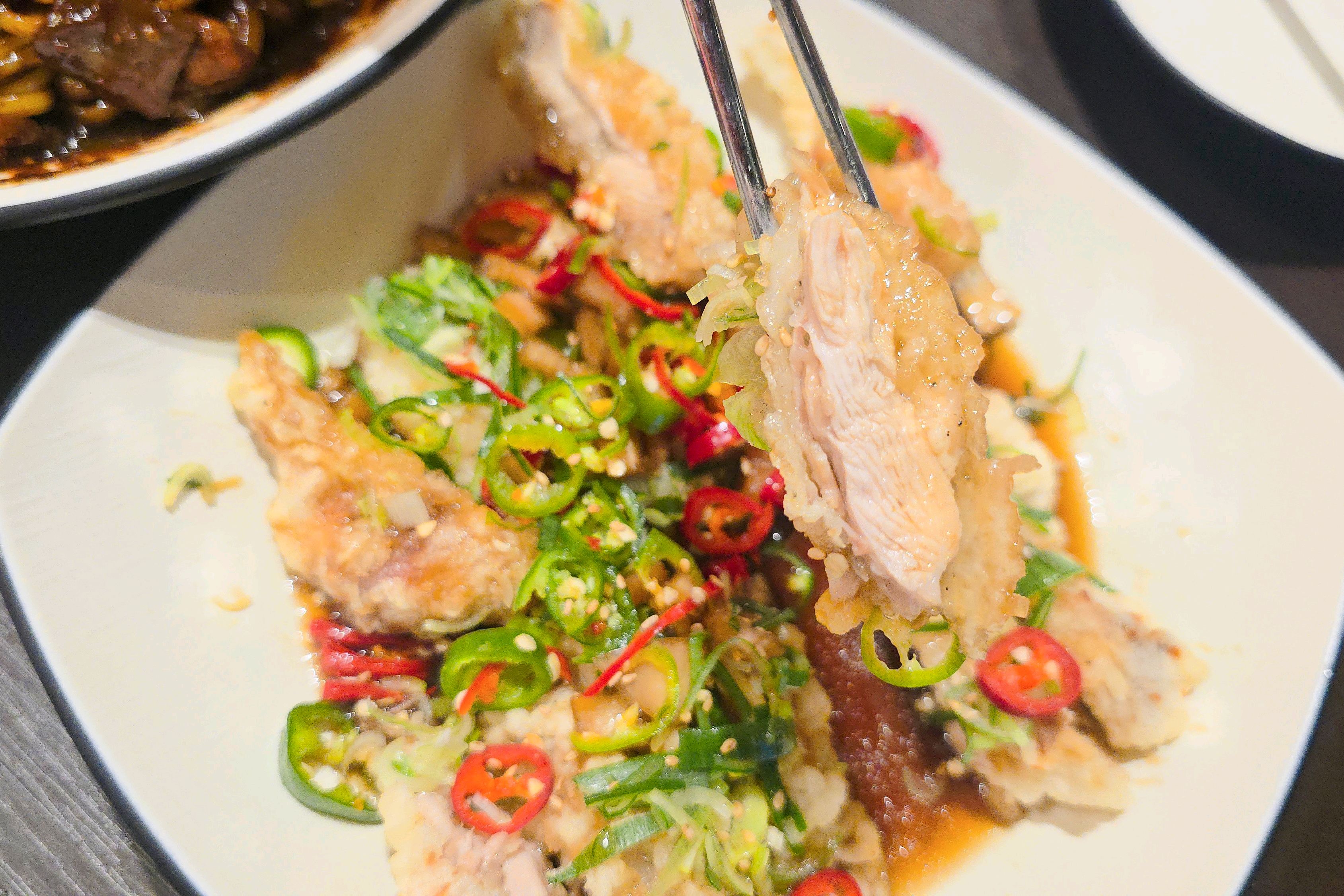 유린기 엄청 촉촉하고 담백한데 안에 찹쌀도 있어서 쫀득해요 ㅜ ㅜ 정말 맛있구요 마라 짜장
