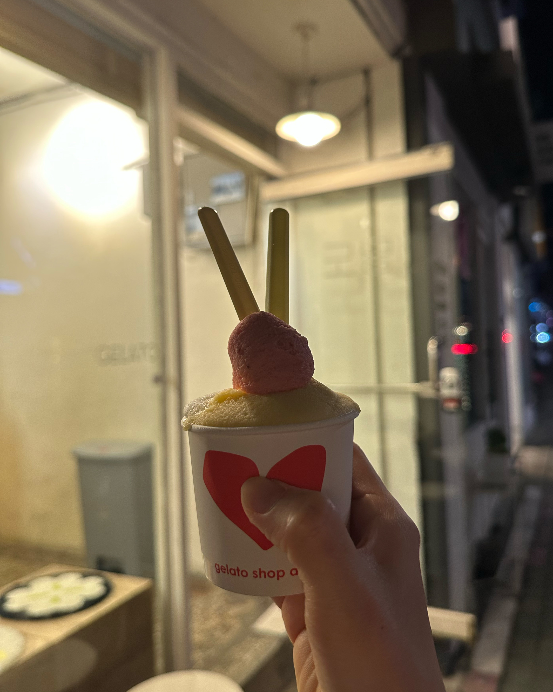 망고맛+레몬맛 맛보기는 이스파한으로 먹었어요!!! 수제 젤라또라 그런지 재료 본연의 맛이