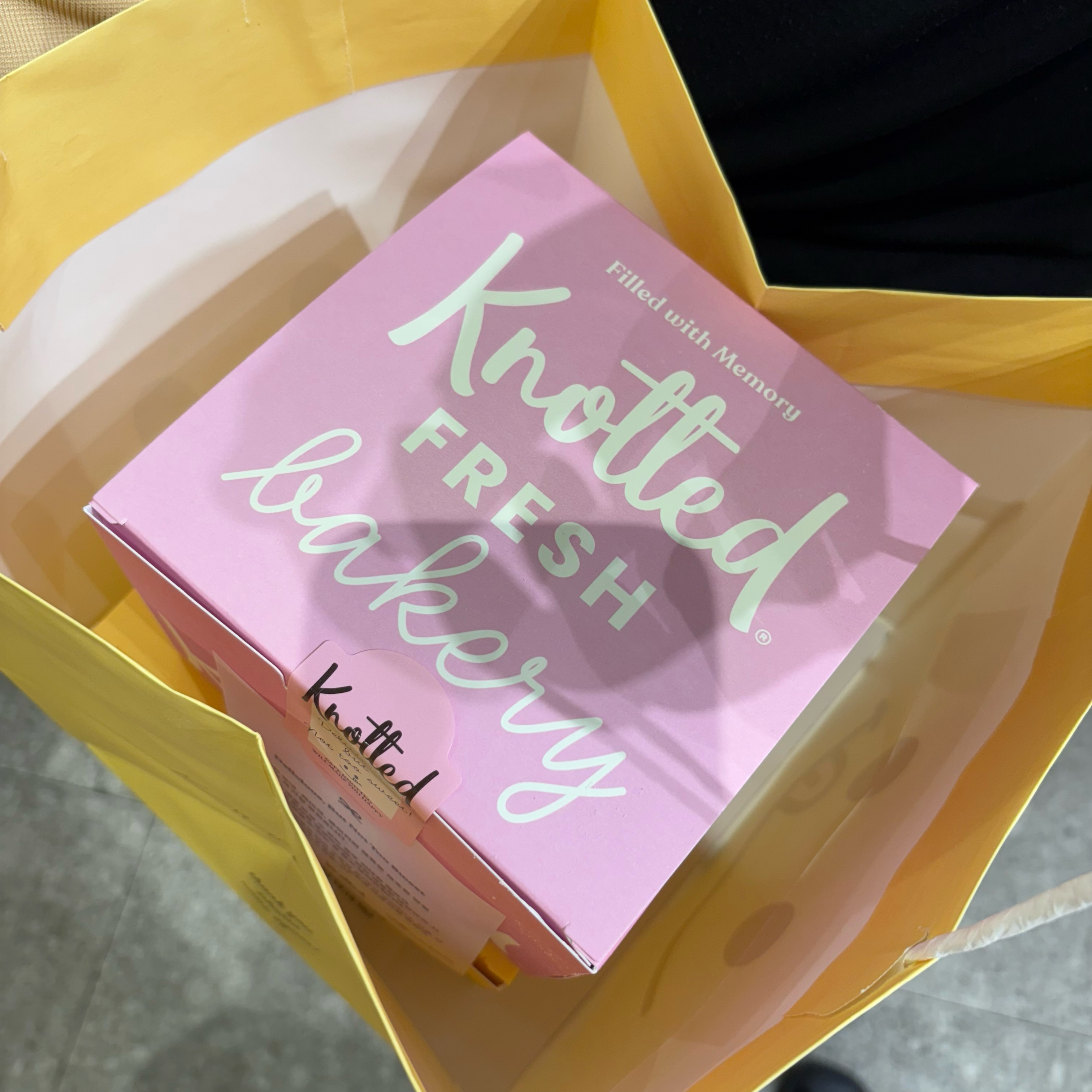 주차장 넓고 매장도 넓어서 구매하기 좋아요!! - 제주 맛집 노티드 제주DT