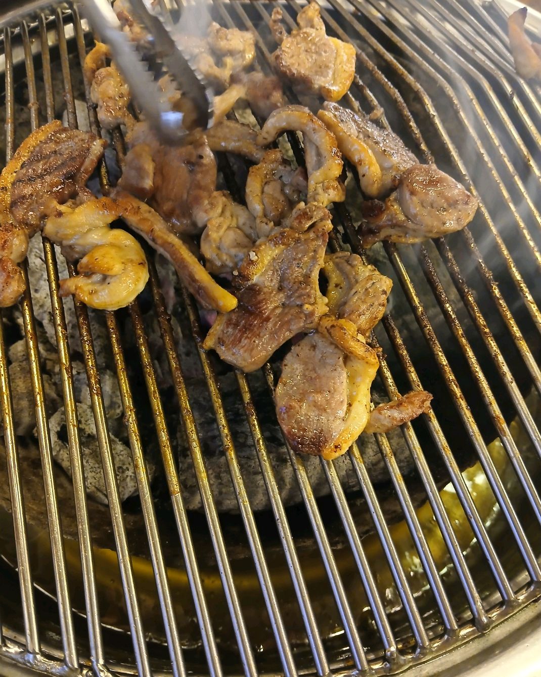 일요일 방문 공연도 보고. 고기도 맛있고 양도 많아요. 셀프바 인심도 후합니더. 잘 먹었습