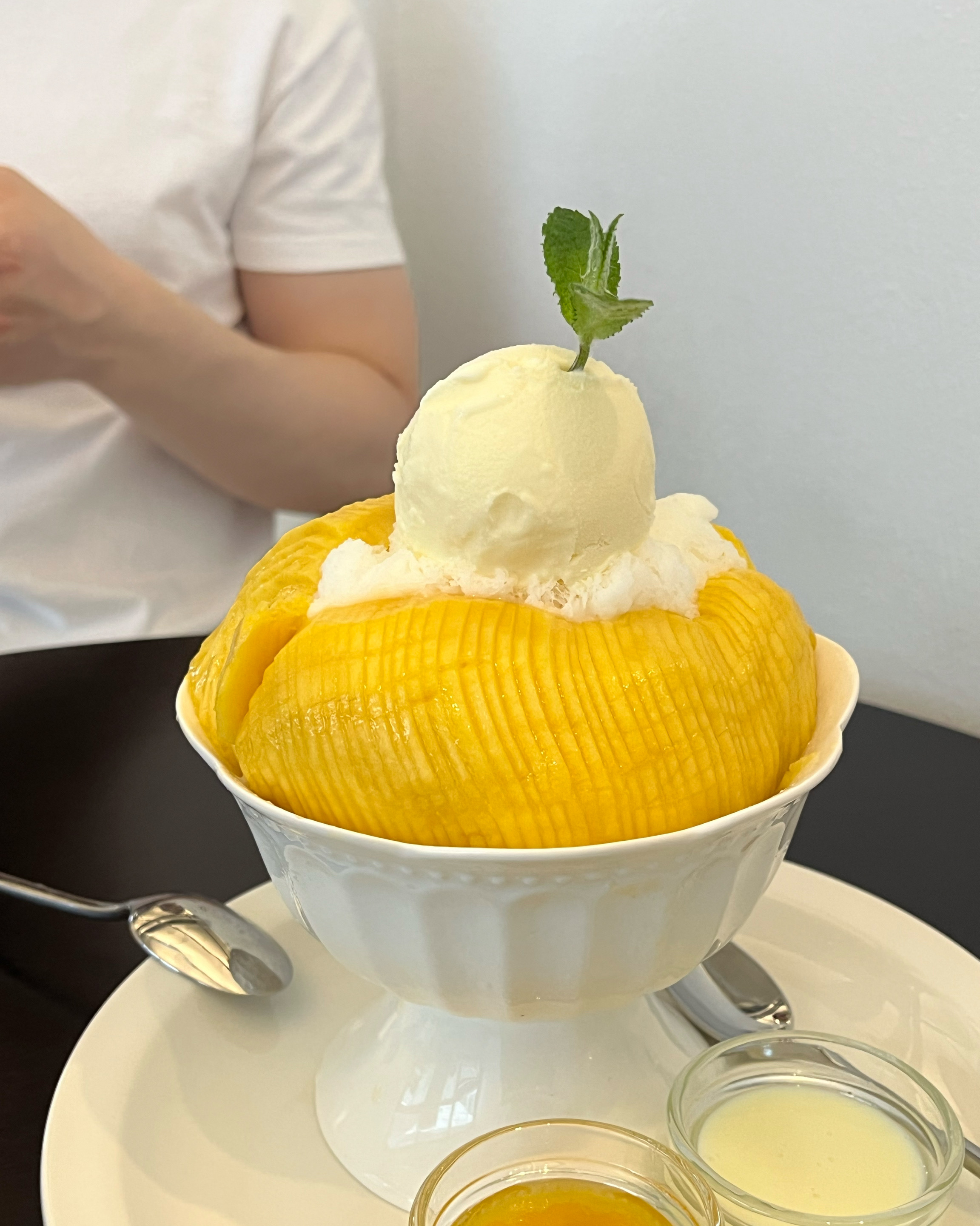 망고빙수를 워낙 좋아해서 여기저기 탐방 다니는데 여기 망빙 진짜 맛있아요! 망고 양도 진짜