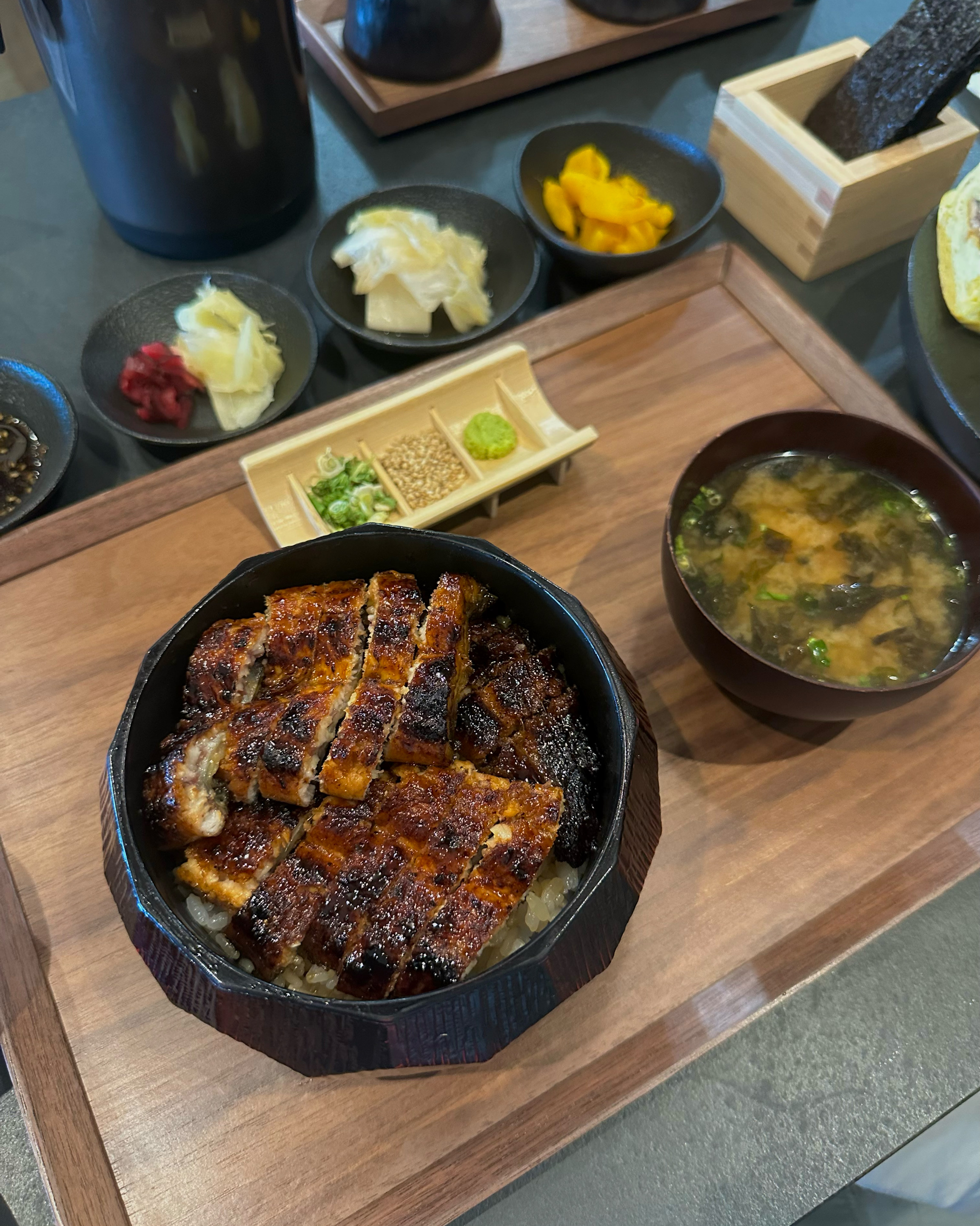 히츠마부시와 한정 계란말이 먹었습니다 혼자였고 다찌석 앉아있었는데 에어컨이 가동되지 않는