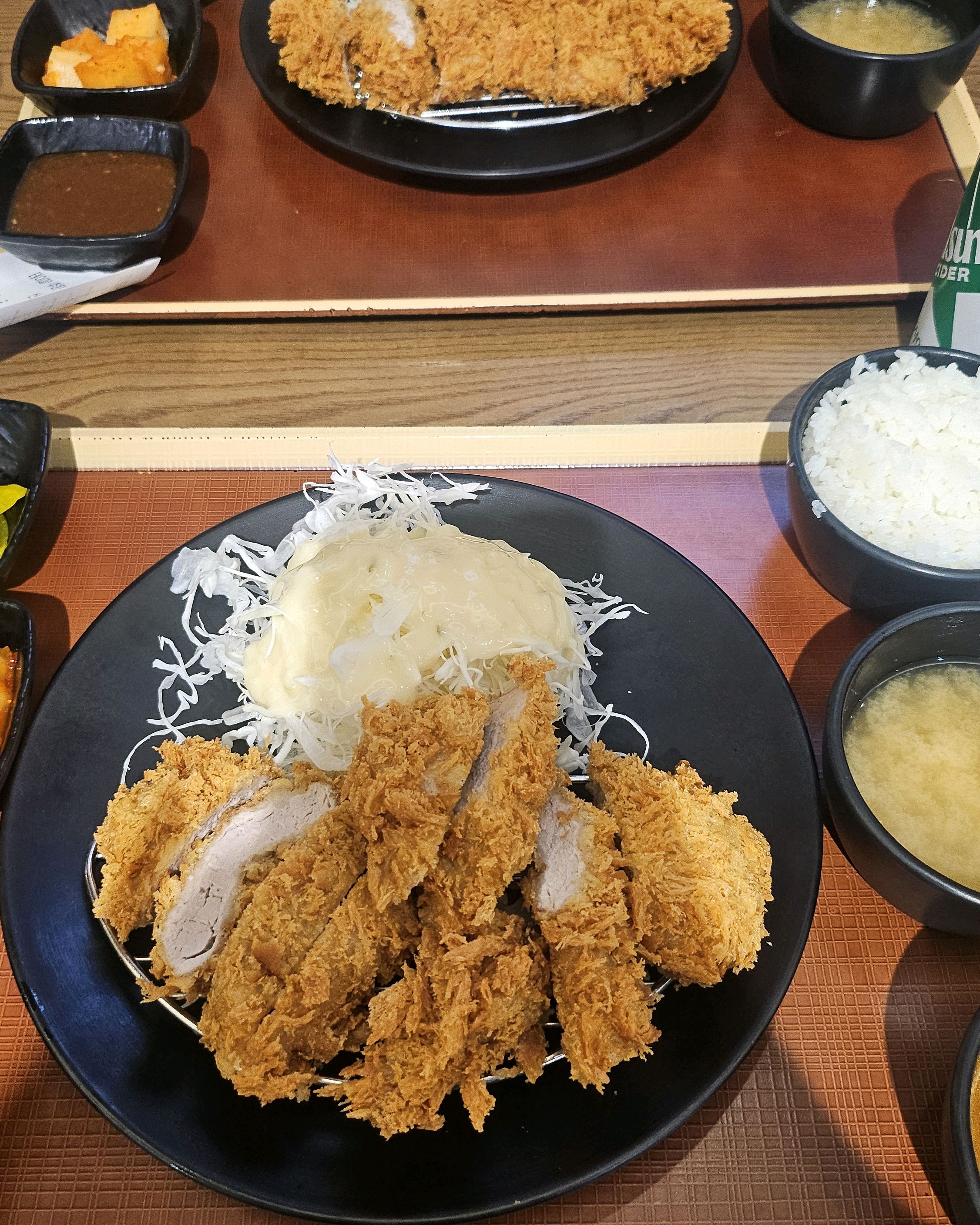 기대를 많이 하고 갔지만, 웨이팅까지 할 정도는 아닌 것 같아요. 서울에도 이보다 맛있는 