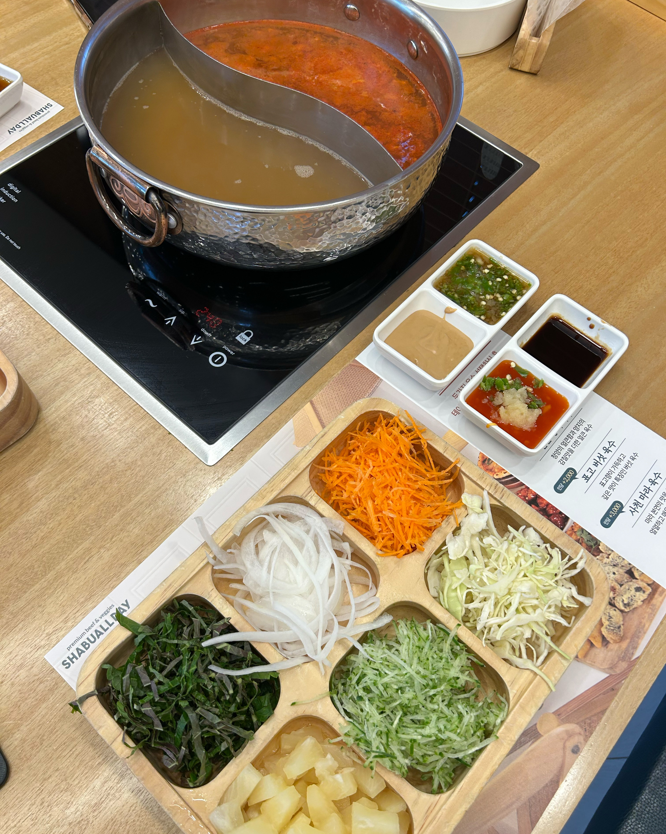 친구와 평일 저녁에 방문했는데 고기도 신선하고 샐러드바 종류가 다양해서 넘 맛있게 먹었어요