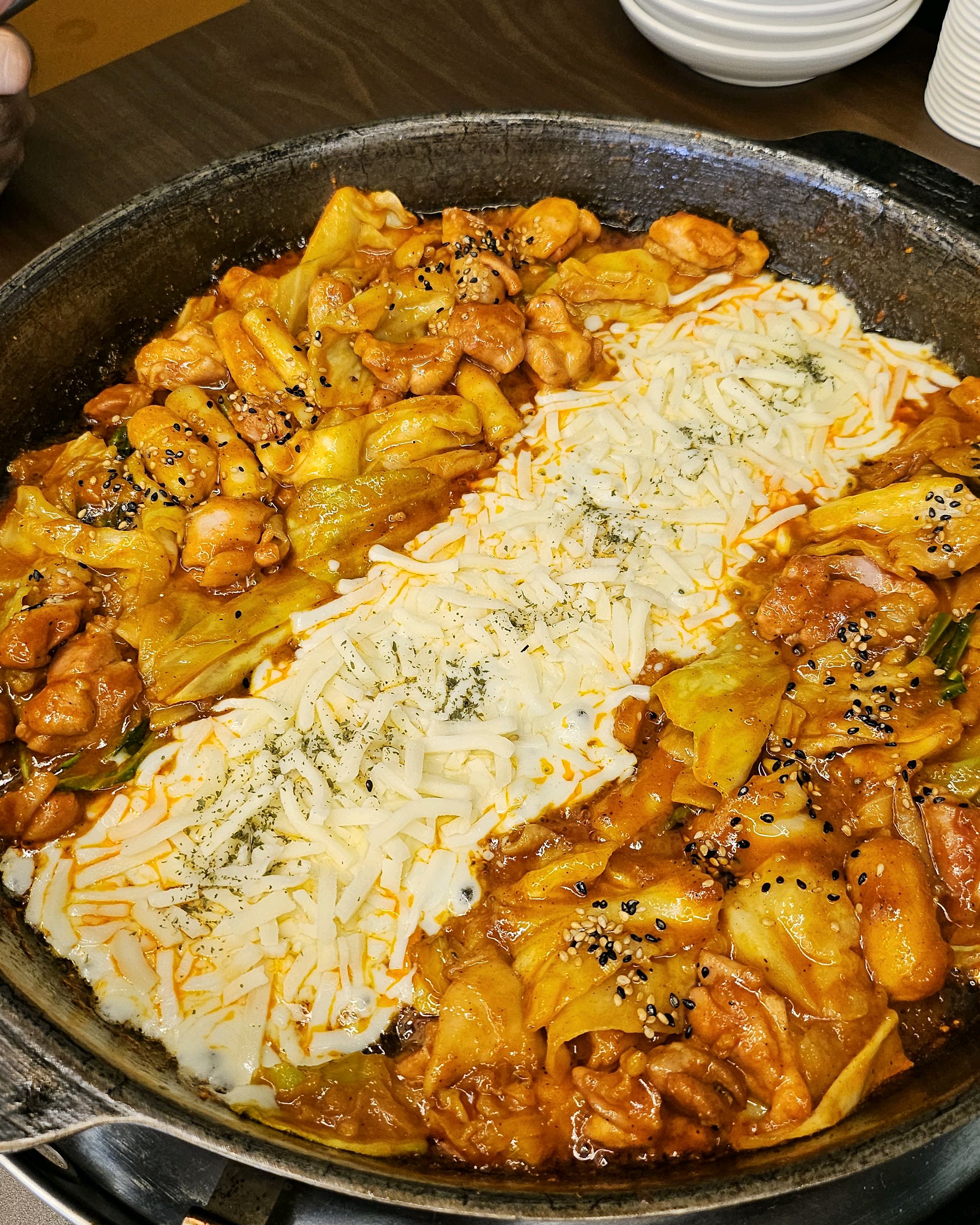 처음 와봤는데 음식 맛있고 사장님 친절하시고 매장이 깔끔해서 먹기 너무나 좋네요 ㅎ 닭갈비