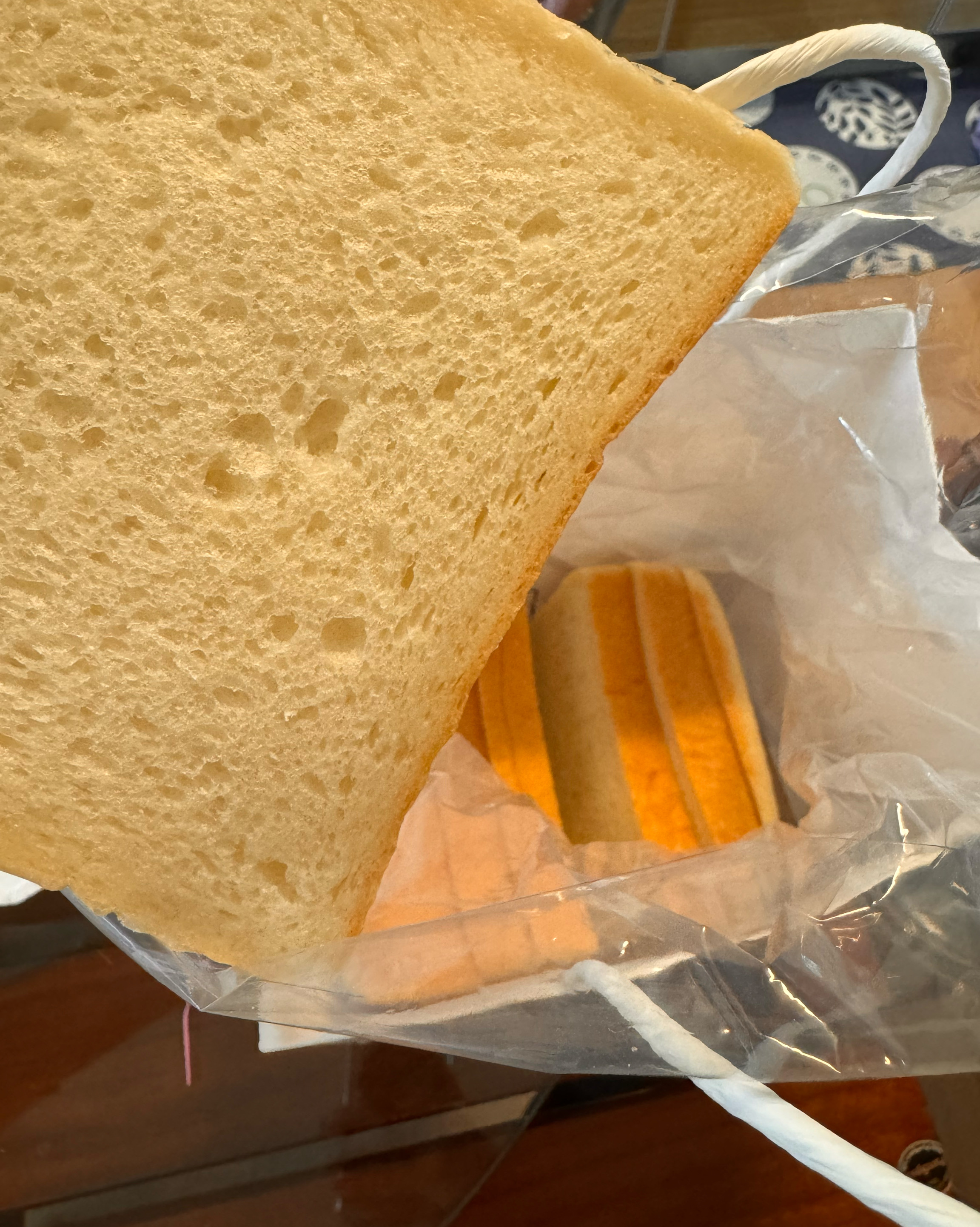 솔직히 직원분이 친절하진 않으셨는데요.. - 잠실새내 맛집 화이트리에 잠실새내점