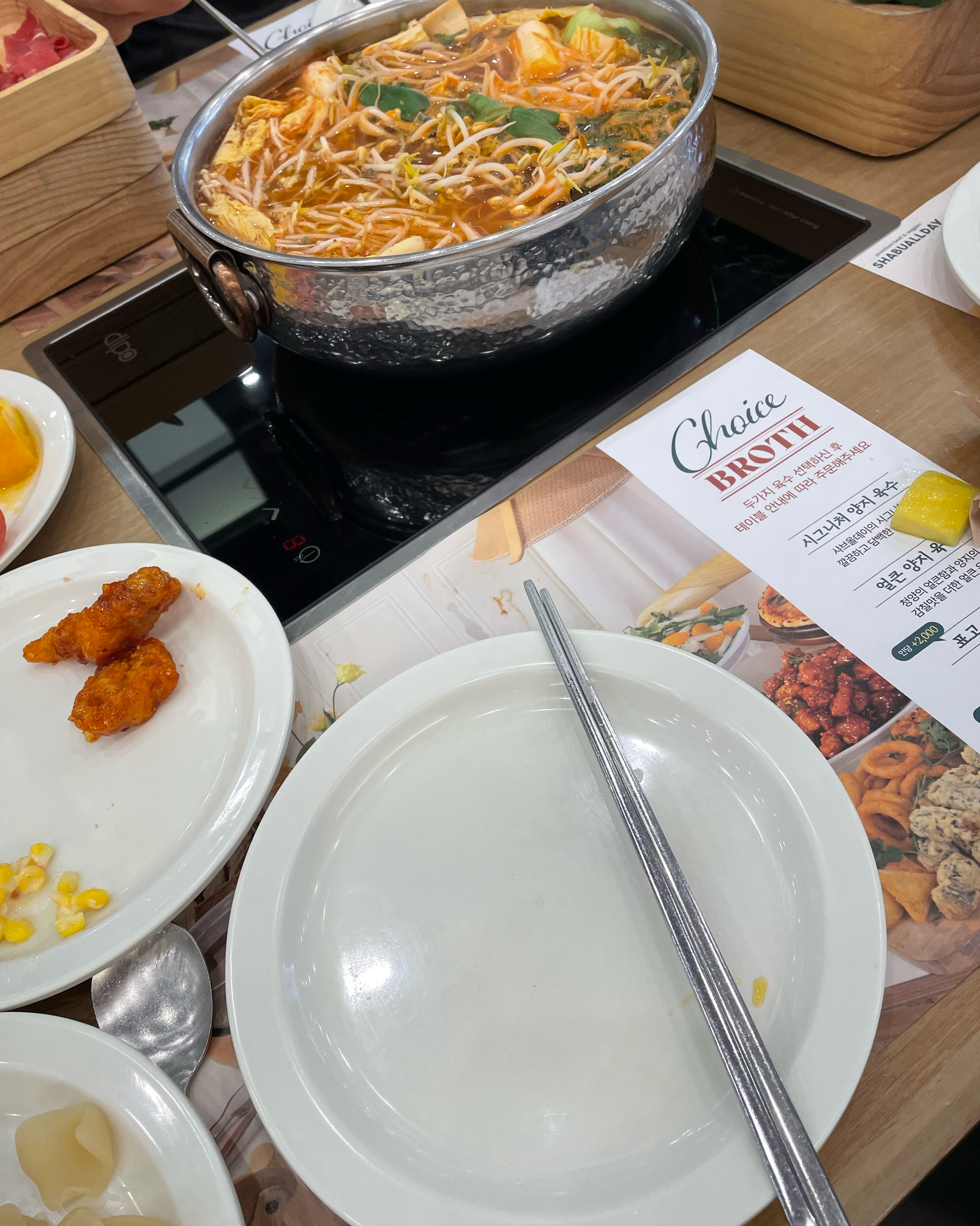 오픈 초랑 다르게 고기에서 냄새가 심하게 나고(지방부위의 고기는 너무 냄새나서 못먹었어요)