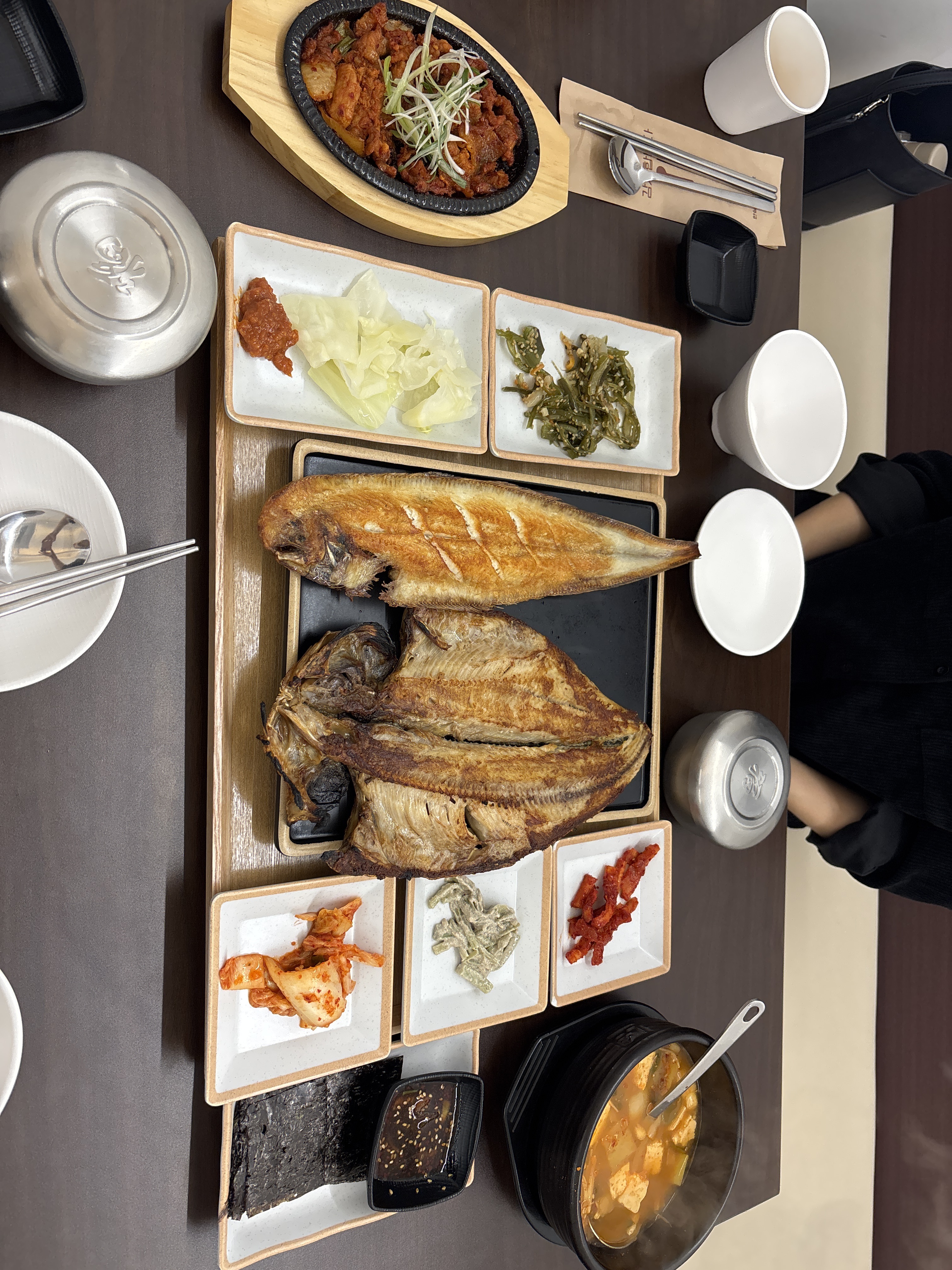깔끔하고 화덕에 구운 생선이 엄청 실합니다. - 천호동 맛집 92화덕구이