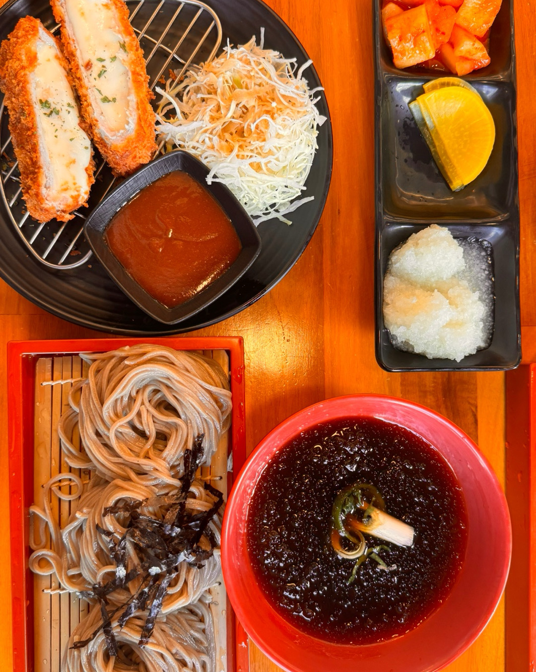 점심시간에 사람이 많아서 일찍오시면 좋을 것 같아요!! 면이 쫄깃하고 시원해서 너무 맛있어