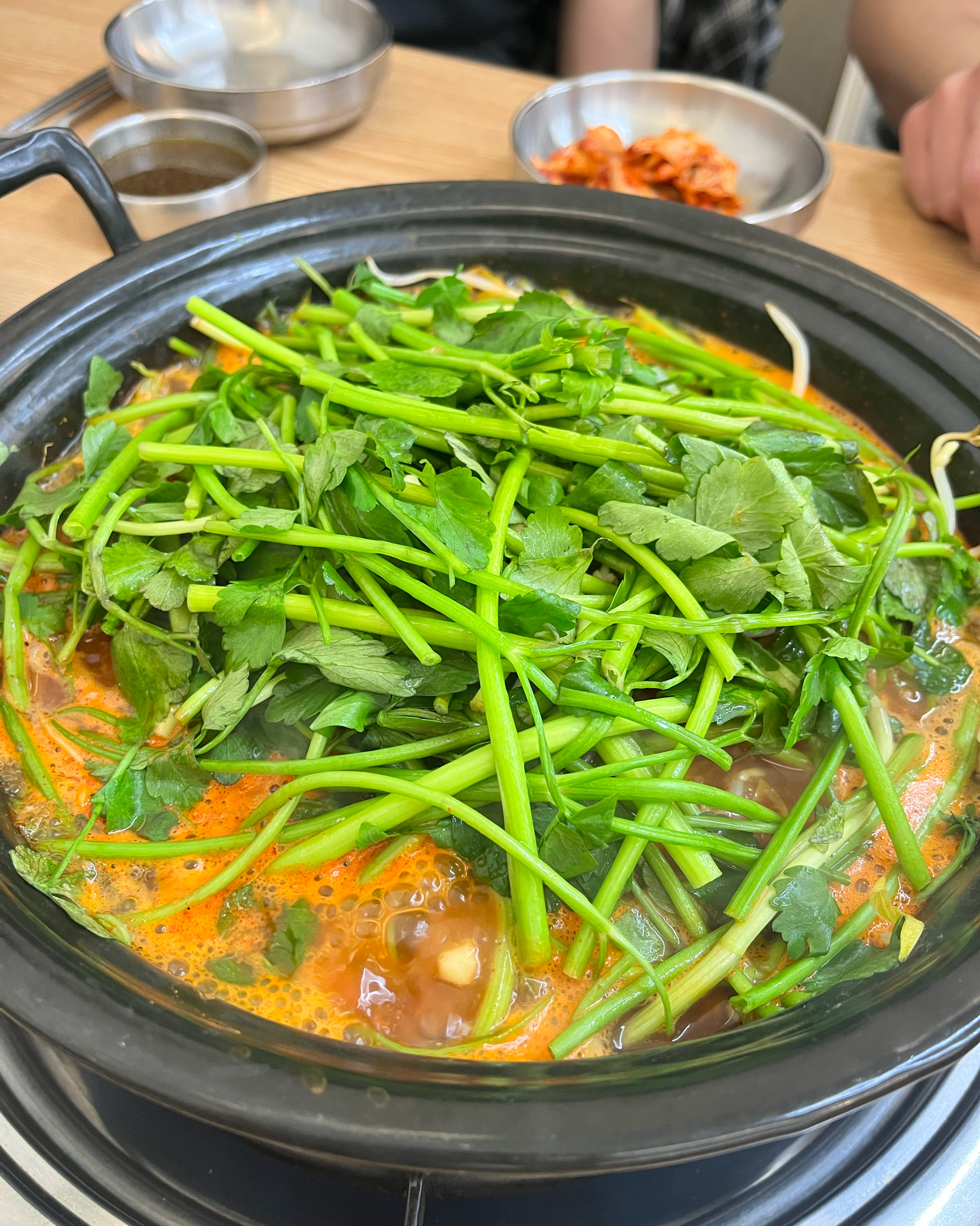 얼큰하고 뜨신거 땡길때 진짜 최고예요 - 천호동 맛집 등촌샤브칼국수 천호점