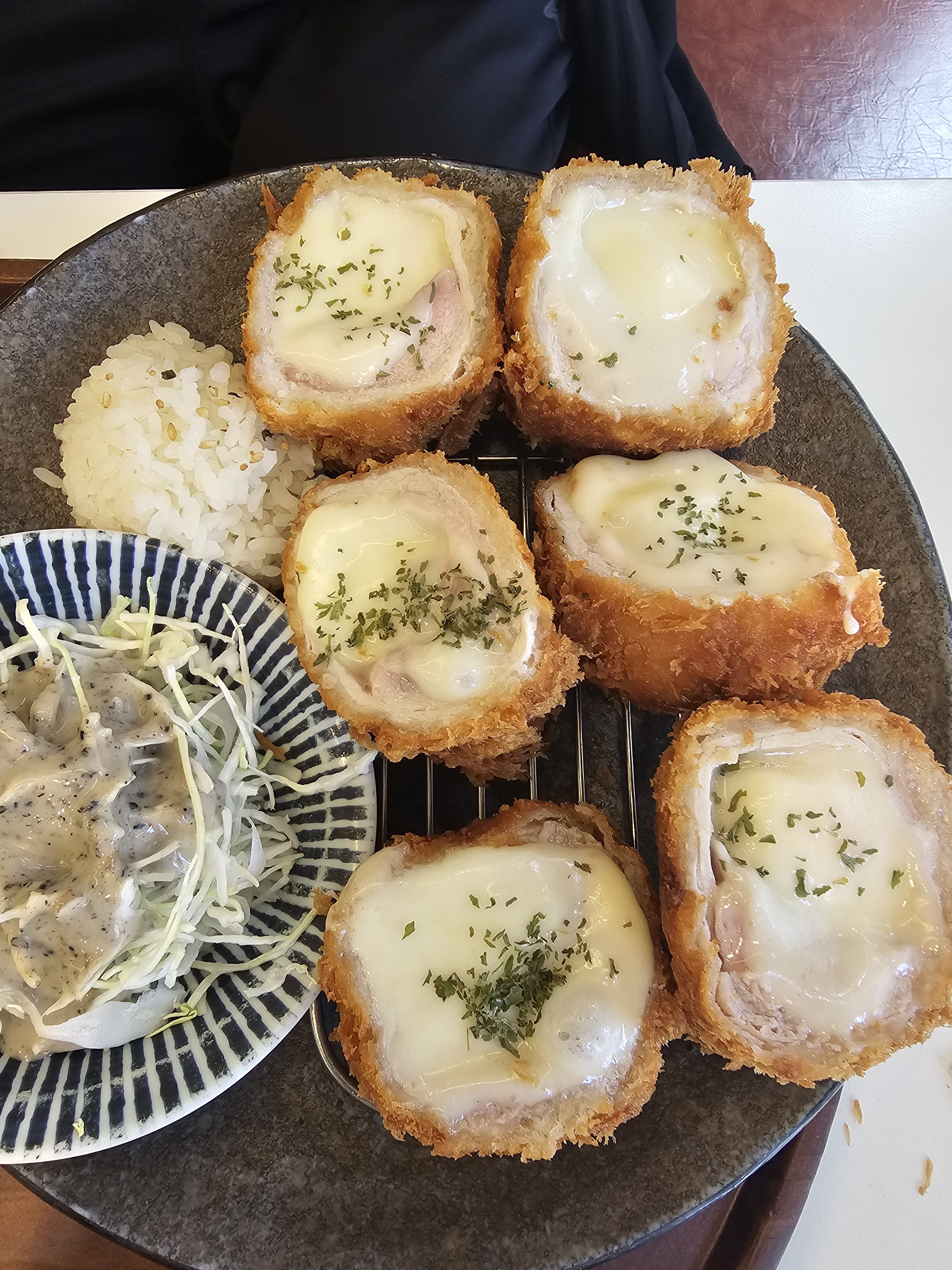 백소정 치돈을 너무 좋아하다보니 여기까지 와서도 치돈을 먹어요. - 계양구청 맛집 백소정 계양구청점