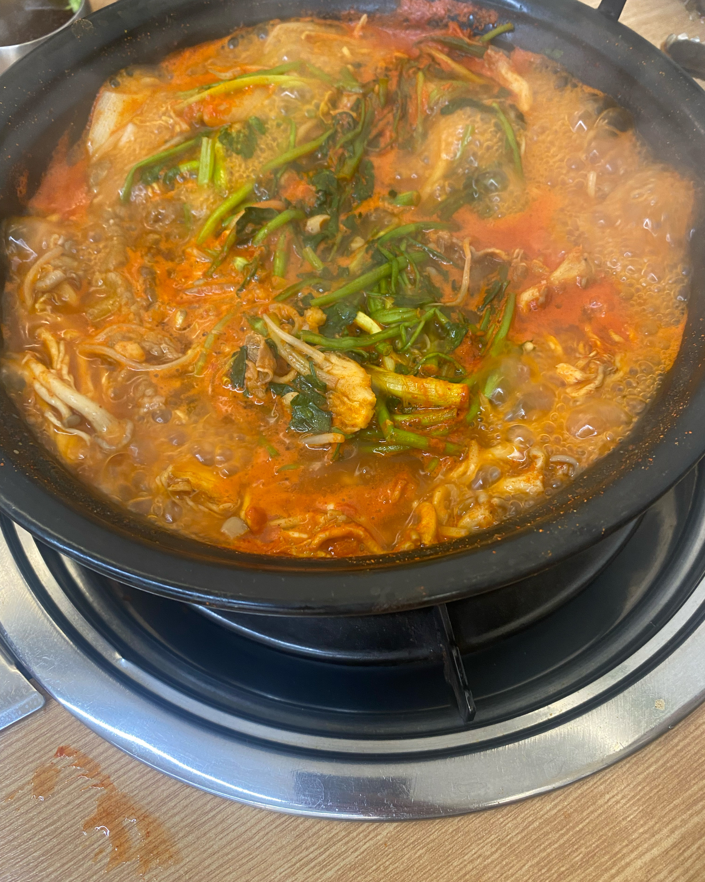매장도 깔끔하고 쾌적해서 먹기 너무 좋습니다!! - 천호동 맛집 등촌샤브칼국수 천호점