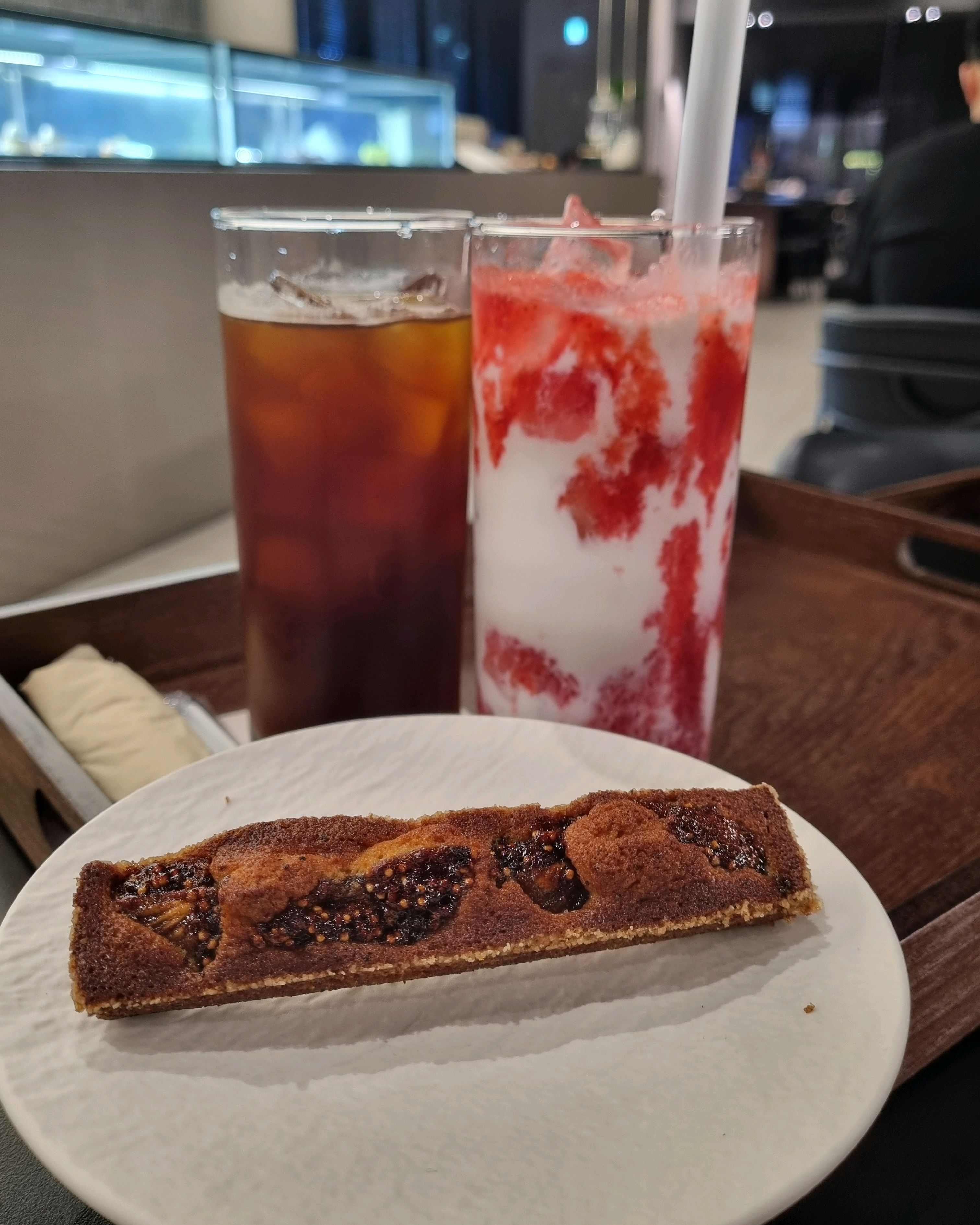 휘낭시에가 너무 맛있어서 자주오는 카페입니다. 아메리카노도 맛있어요. 맛있는 디저트를 먹고