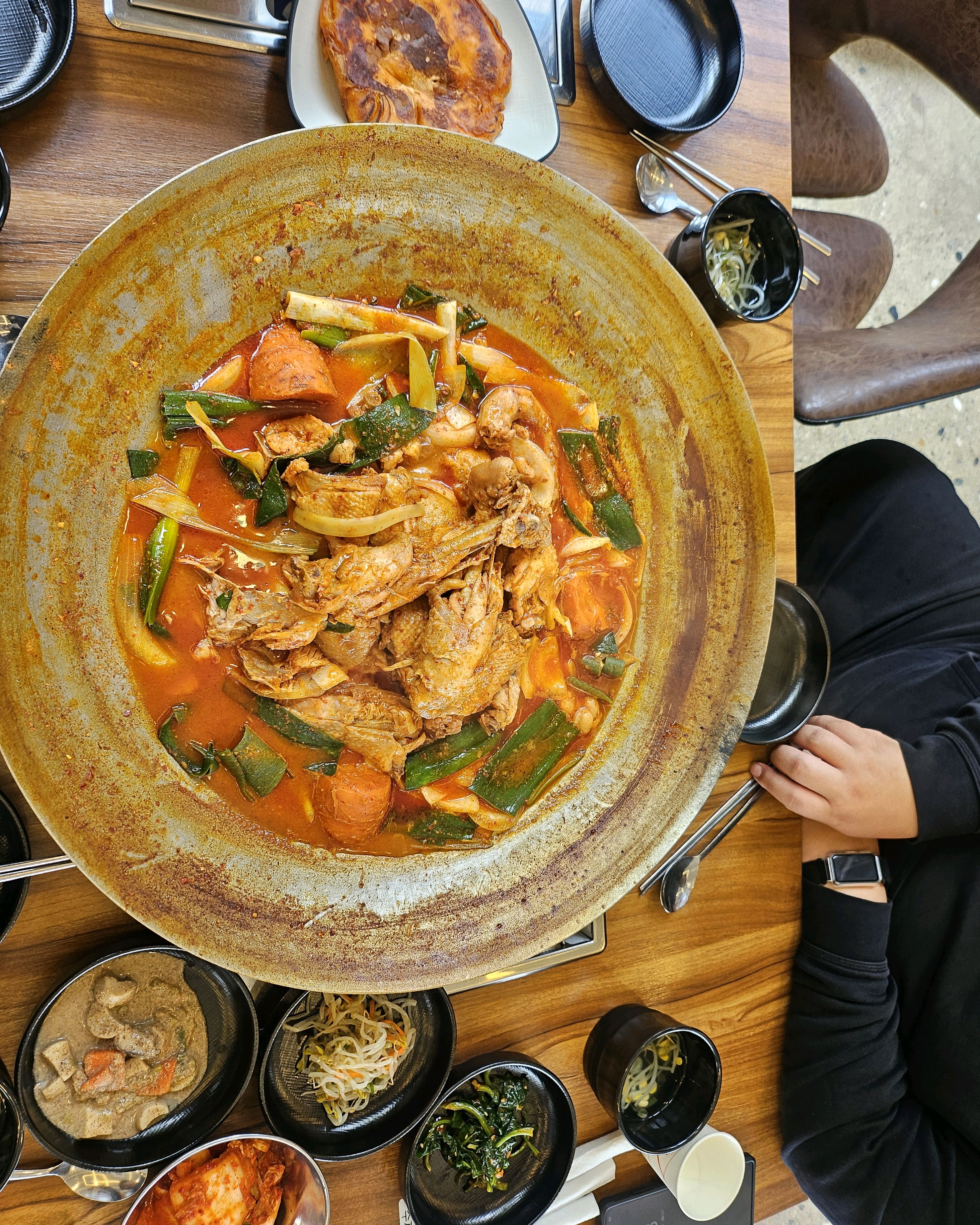 현충원 들렀다가 주변맛집검색해보니 리뷰도 좋고 현충원에서 차로 6분거리라 방문했어요 - 대전 맛집 솥뚜껑 본가 수피아