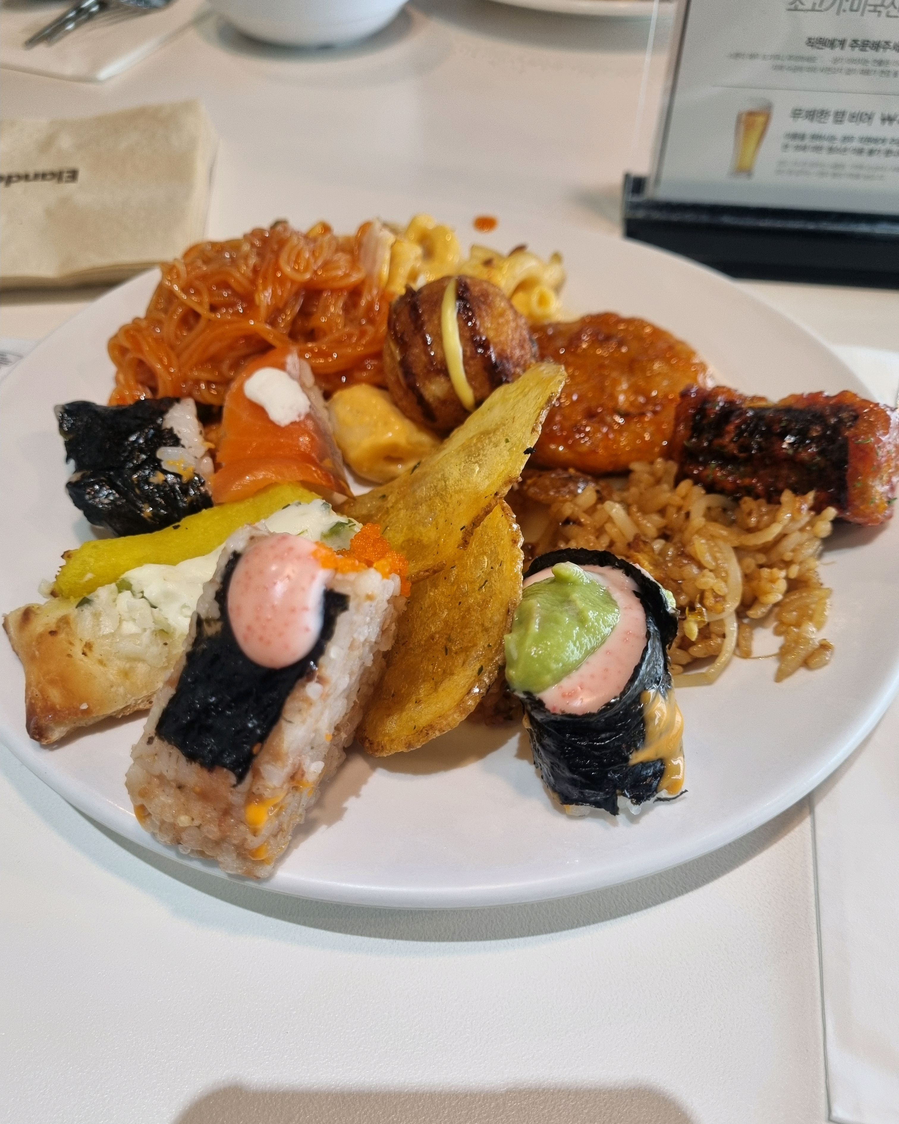애슐리 퀸즈 강변점 공간도 넓고 - 강변역 맛집 애슐리퀸즈 강변점