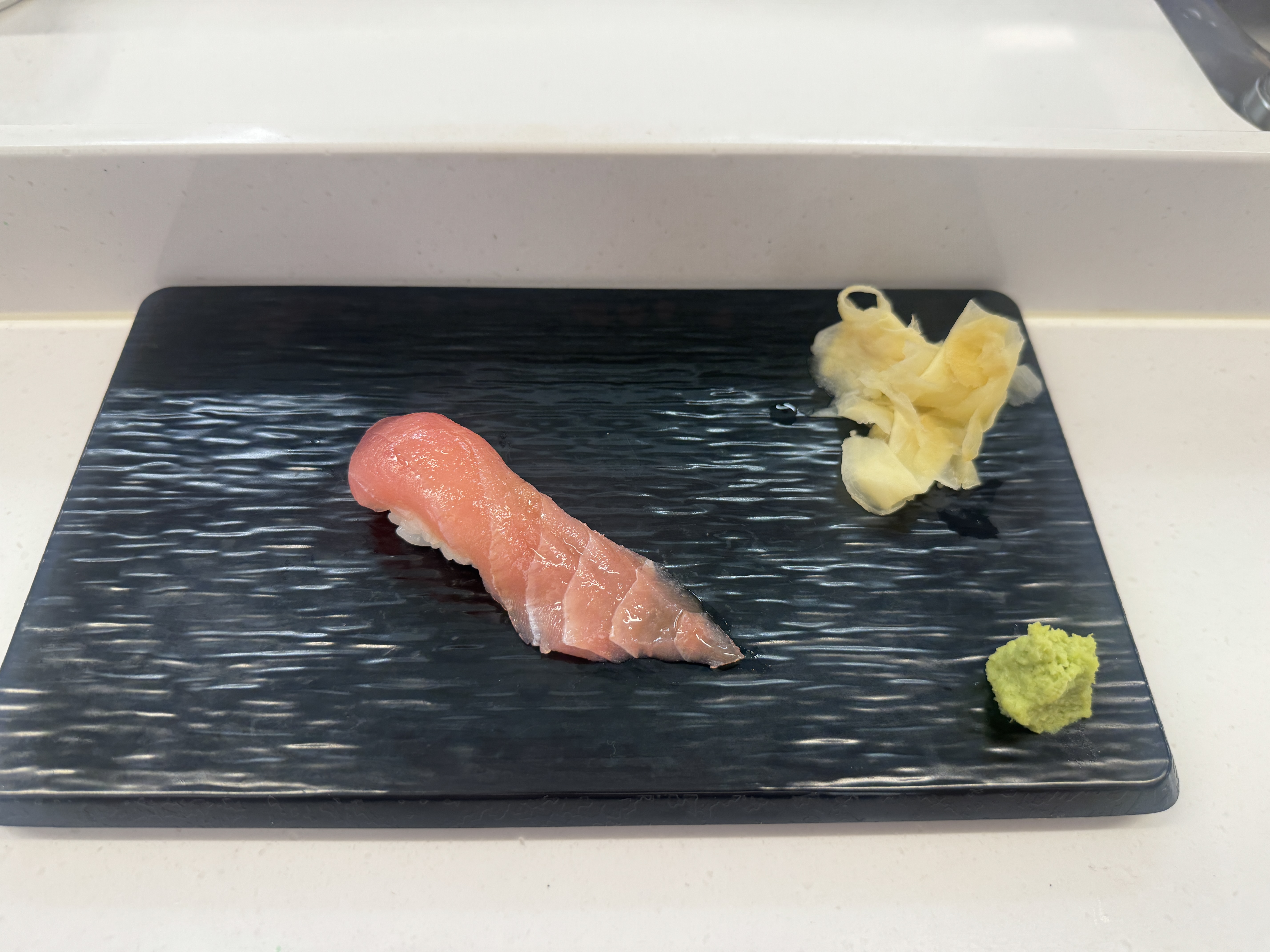 가격 대비 최고의 초밥집! 메뉴 설명도 잘해주시고 전부 맛있었습니다!🤭🤭 셰프분도 너무 친