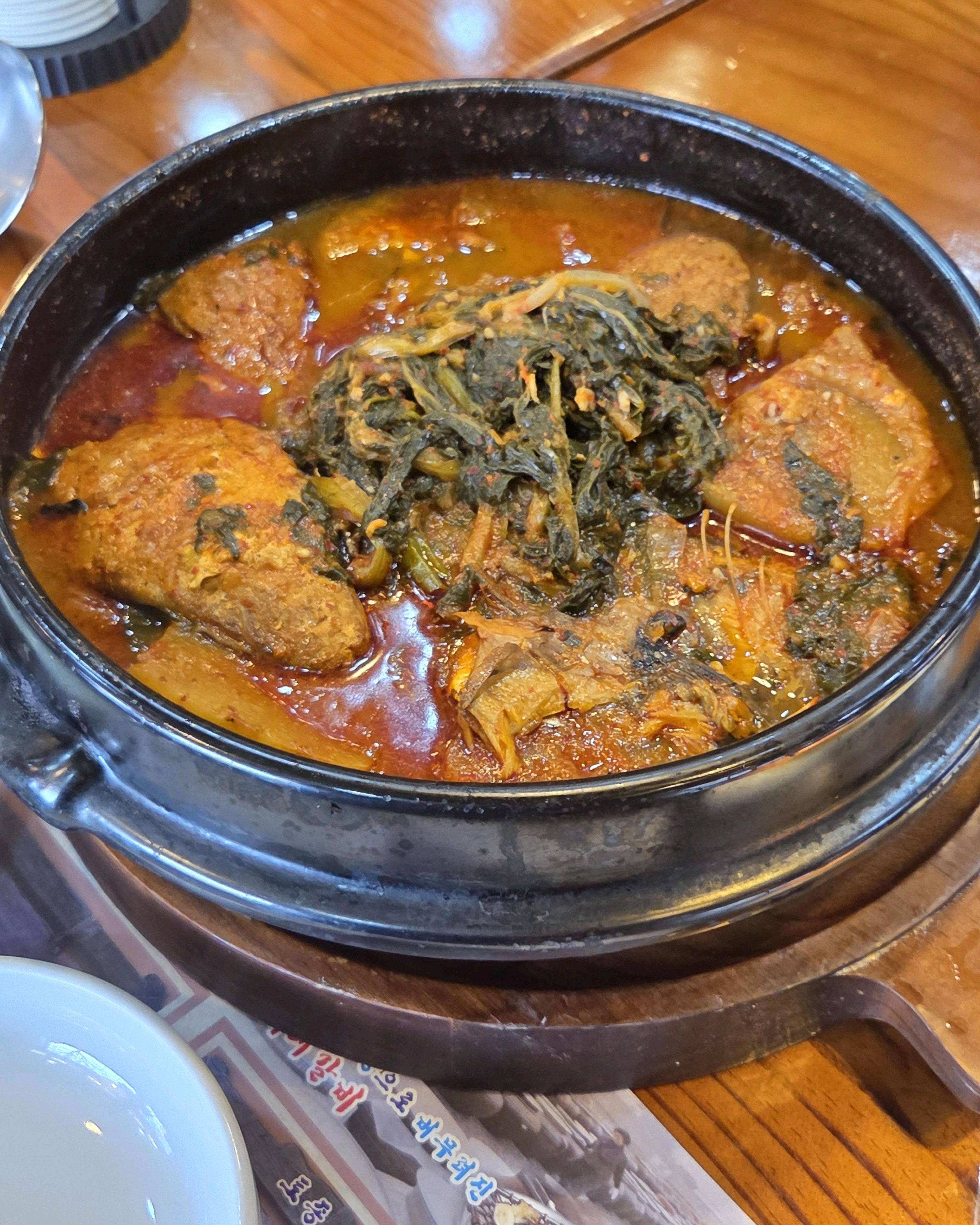 어머님 모시고 아이라 자주와요 . 특히 고등어조림 너무 맛있습니다 찌개도 맛있구요 . 근처