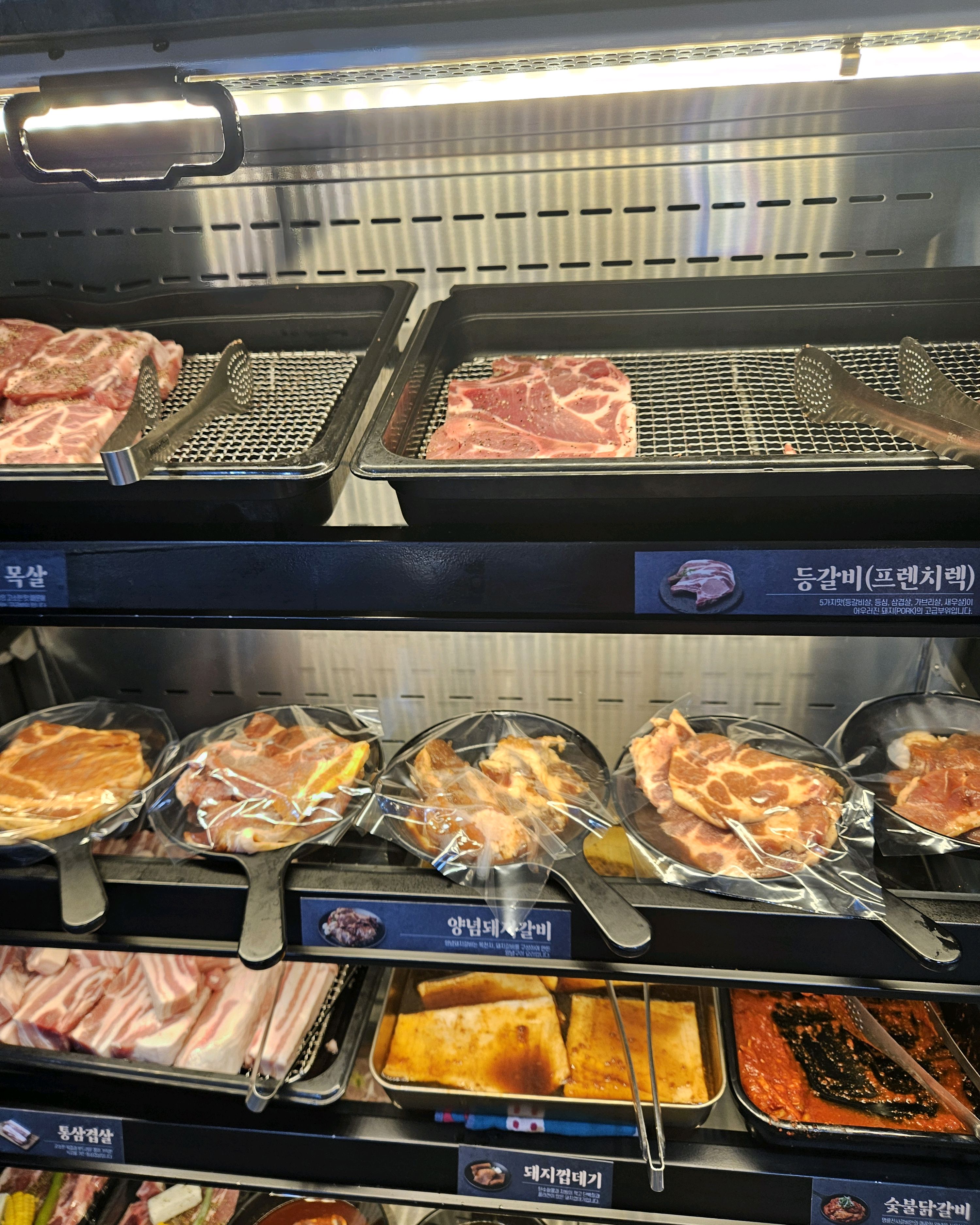 숯불에 구워 먹는 고기라 캠핑장 갈 필요 없이 너무 맛있어요!! - 비산동 맛집 명륜진사갈비 안양비산점