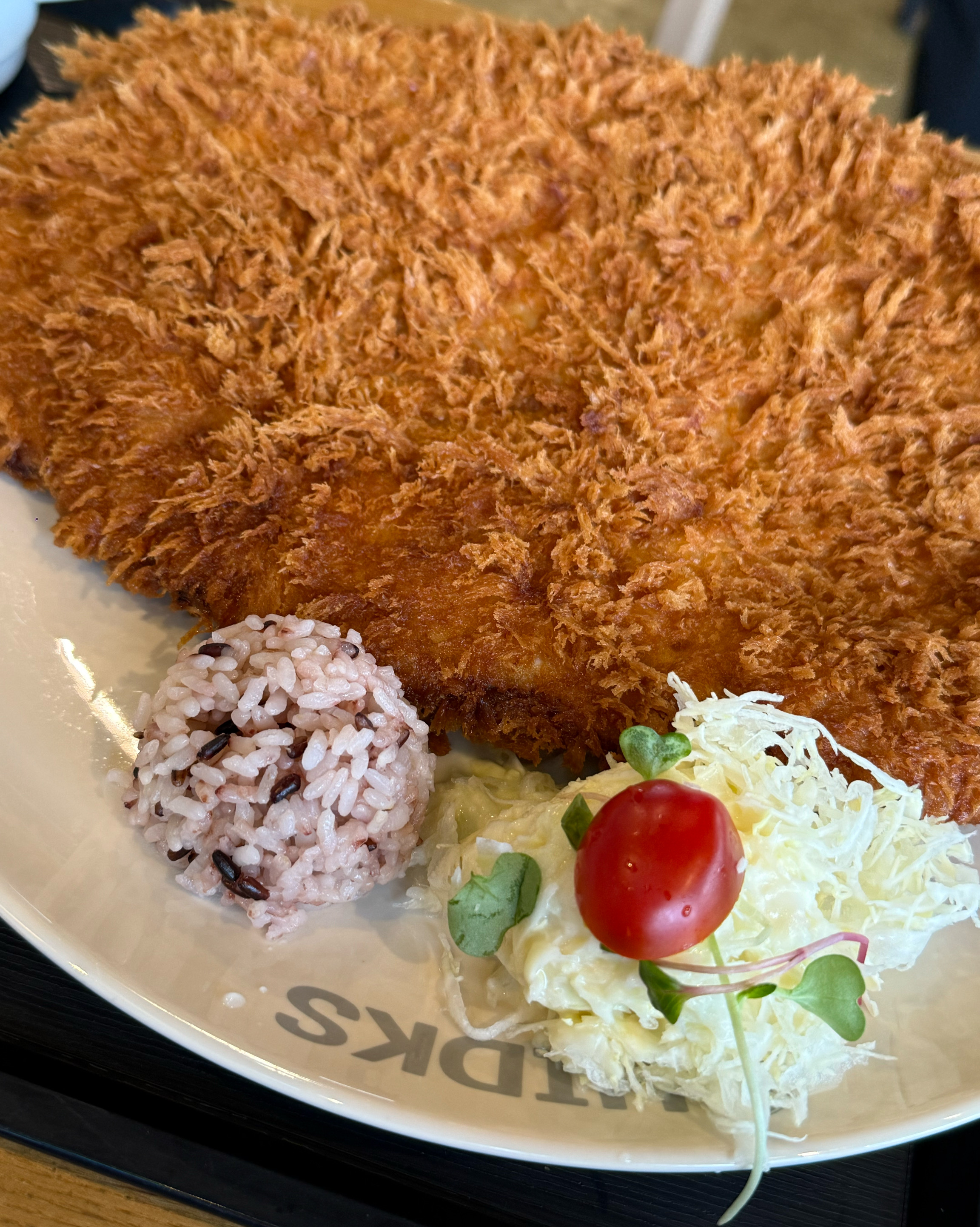검단에서 제일 맛있는 돈까스집이에요. 여태껏 먹어본 돈까스 소스 중에 홍익돈까스 소스가 최