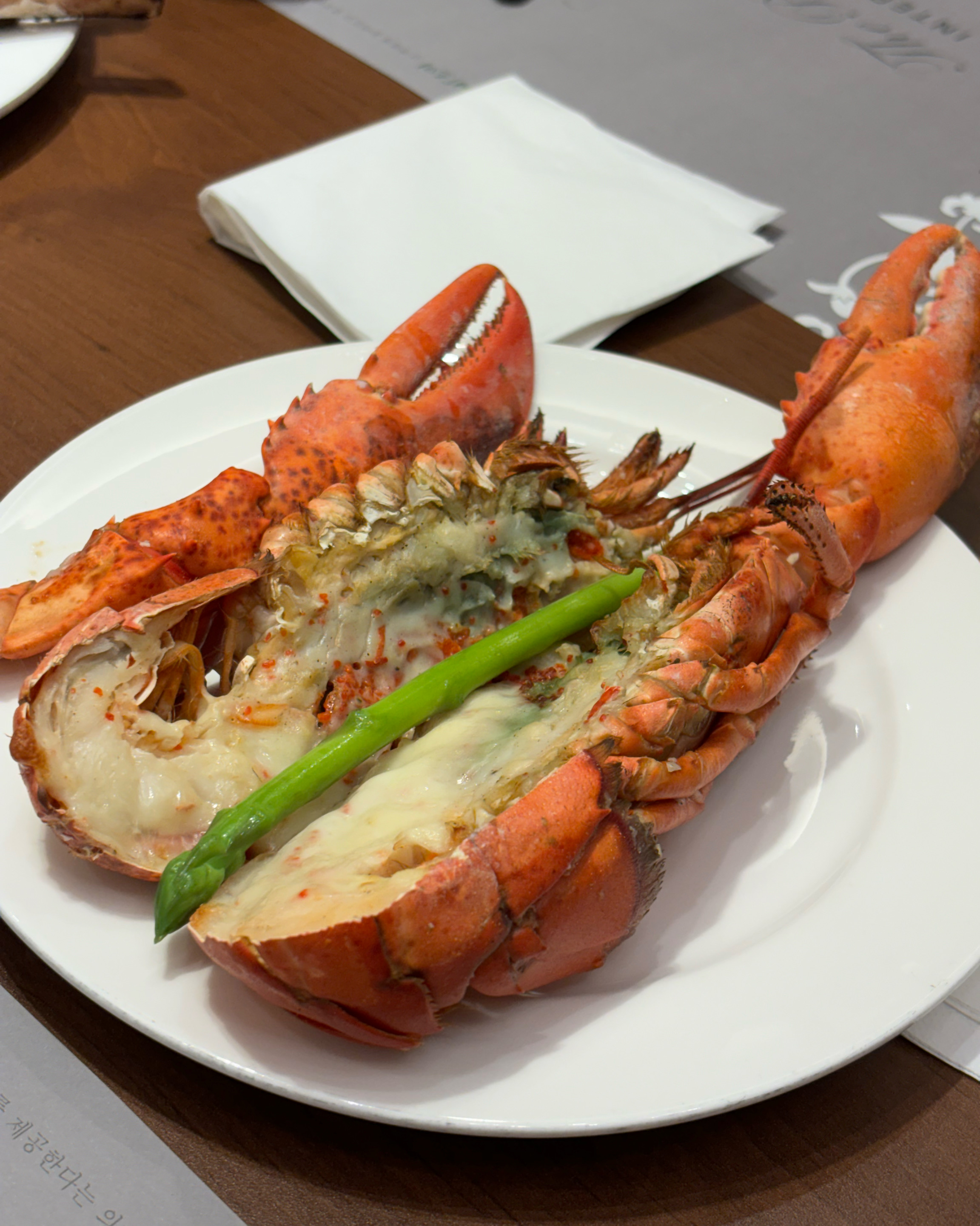 음식은 대체로 맛있으나 가격 인상 후 여러모로 특정 라인 퀄리티가 떨어지는 편. 디저트류
