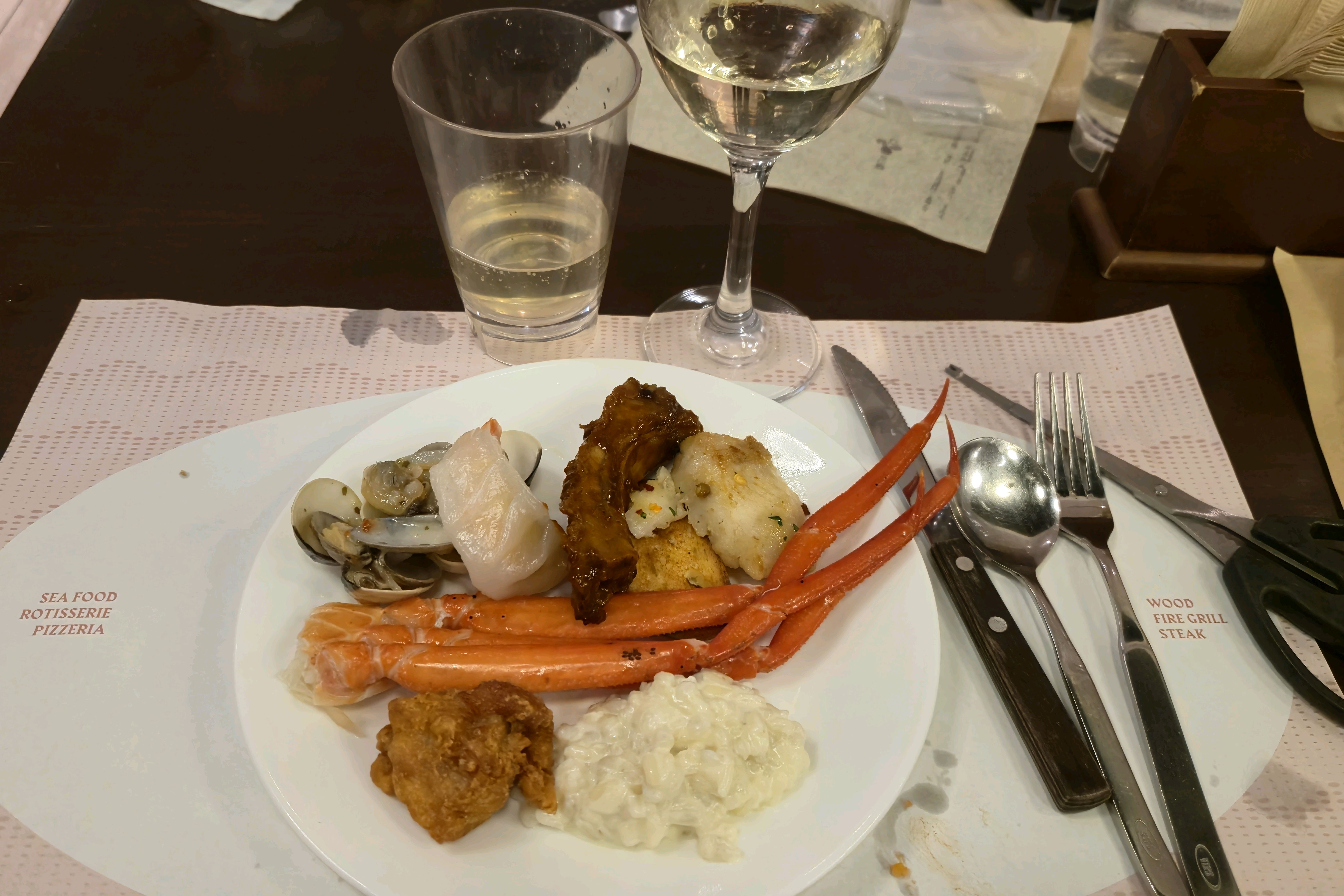 생일 기념으로 예약 하고 방문 하였는데 가족들 모두만족 했습니다 음식이 맛있고 다양해서 좋
