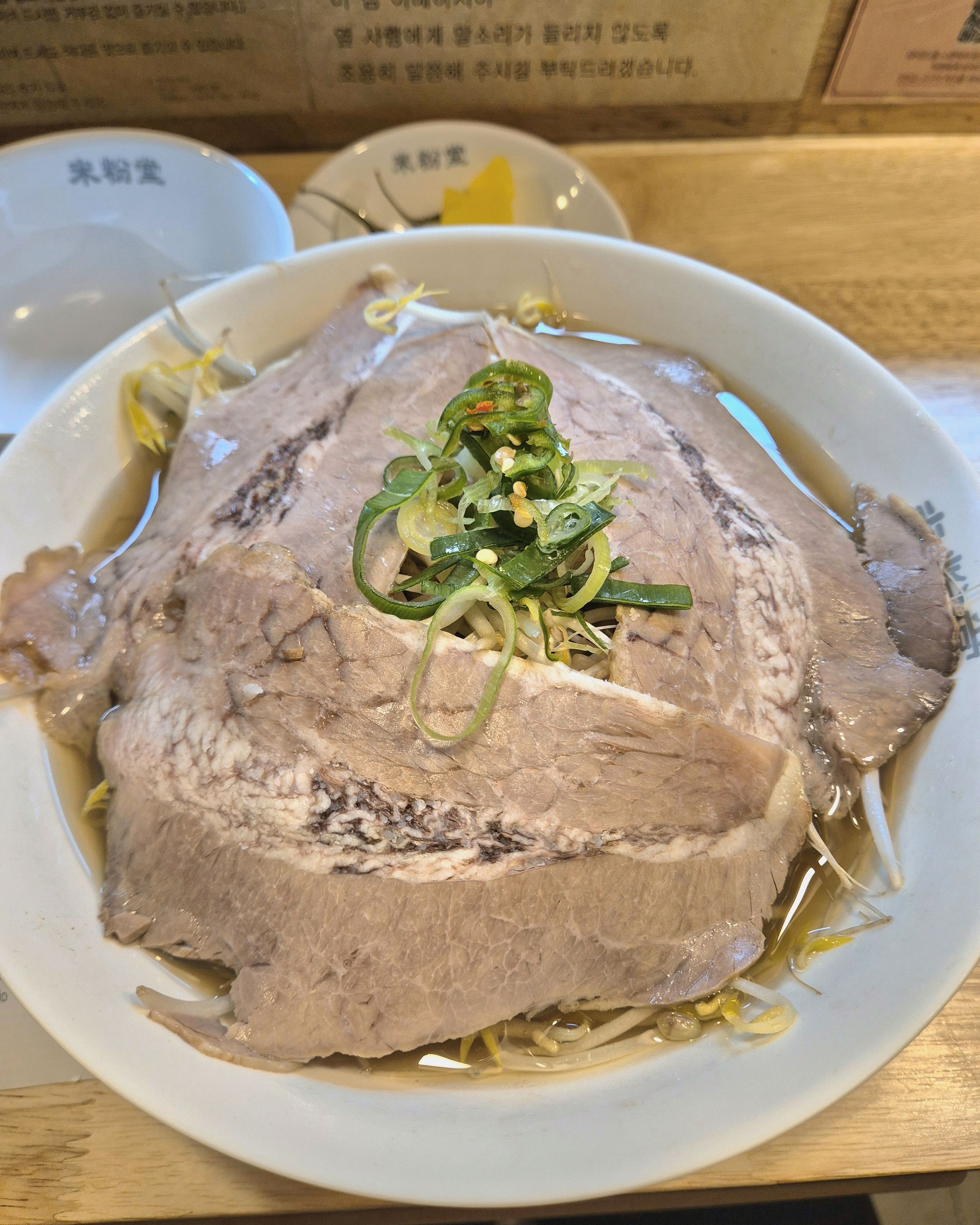 면이 왜 이렇게 탱글하고 쫄깃한가 했더니 국내산 생면이더라고요! 제가 먹은 쌀국수 면 중에