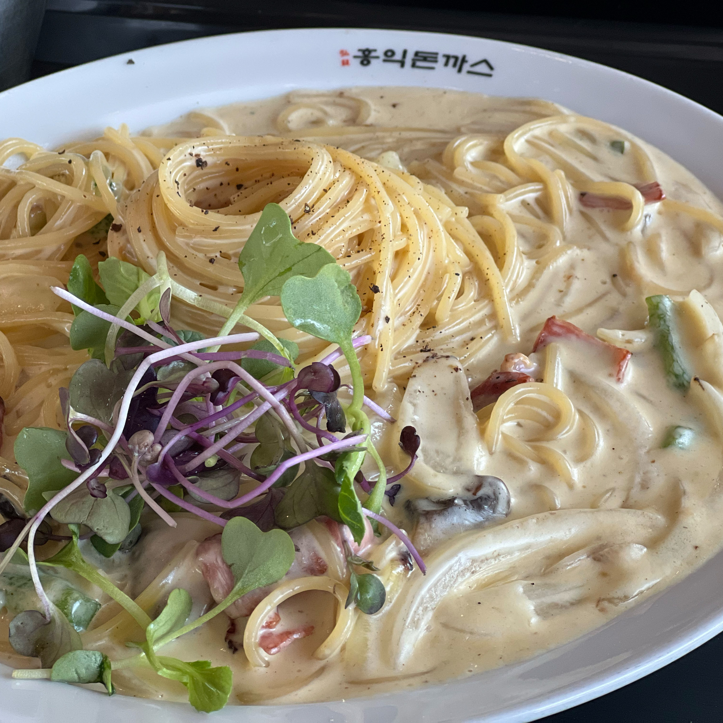 오… 양 진짜 많아요!! - 영대 맛집 홍익돈까스 경산영대점