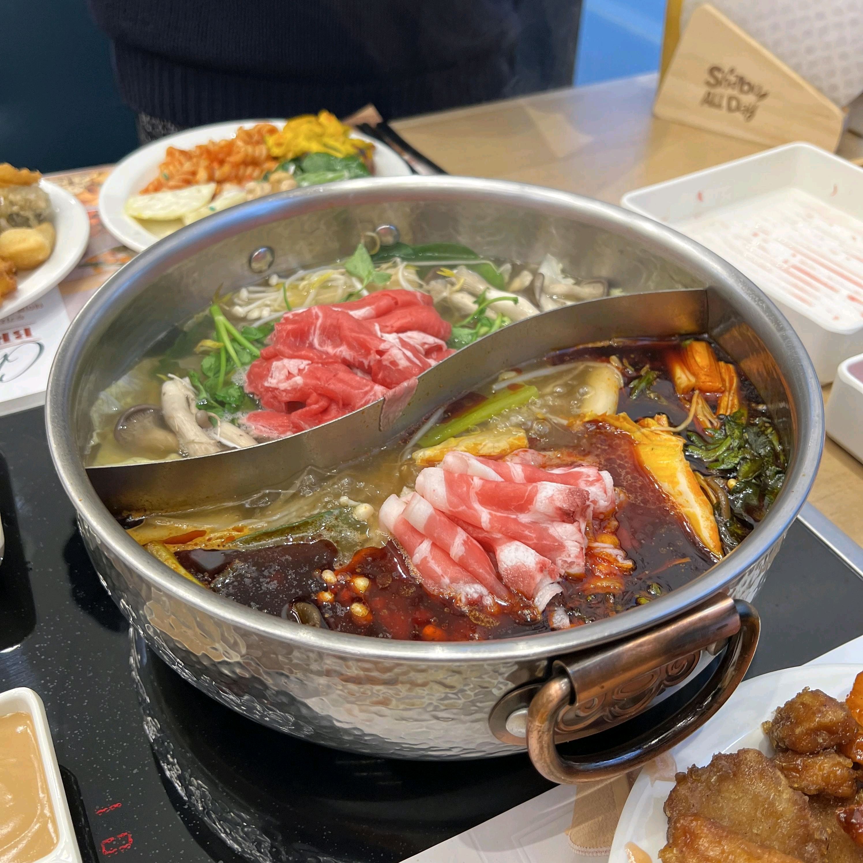 샤브샤브 먹고 싶어서 남자친구랑 먹고왔는데 야채가 깨끗하고 신선해서 너무 좋았어요 그래서