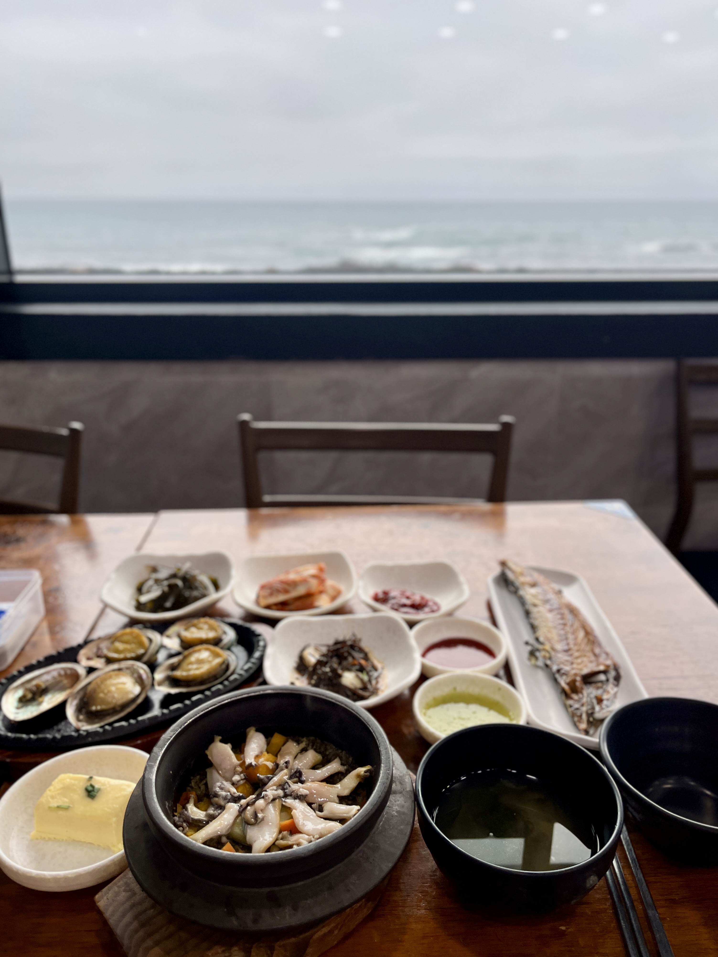 좀만 덜 짜면. 정말. 제주 여행 중 최고의 식당이었을 텐데. 넘. 짜요. 고등어 구이를.