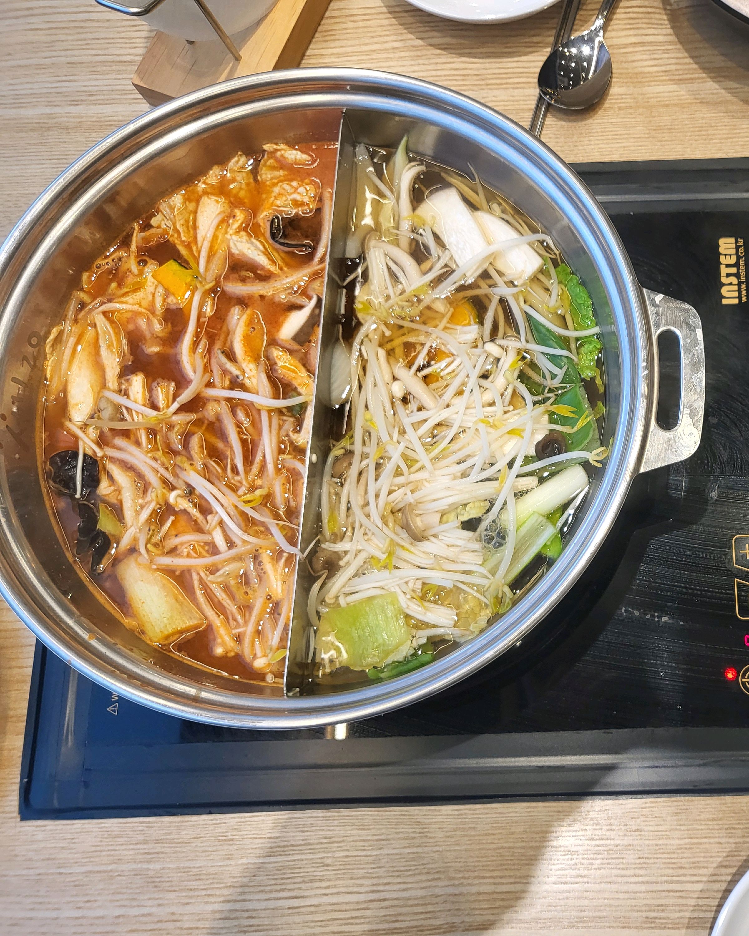 고기 신선하고 맛있습니다. 지금까지 가본 샤브샤브집 중 넘버 원. - 오산 맛집 샤브20 경기오산점