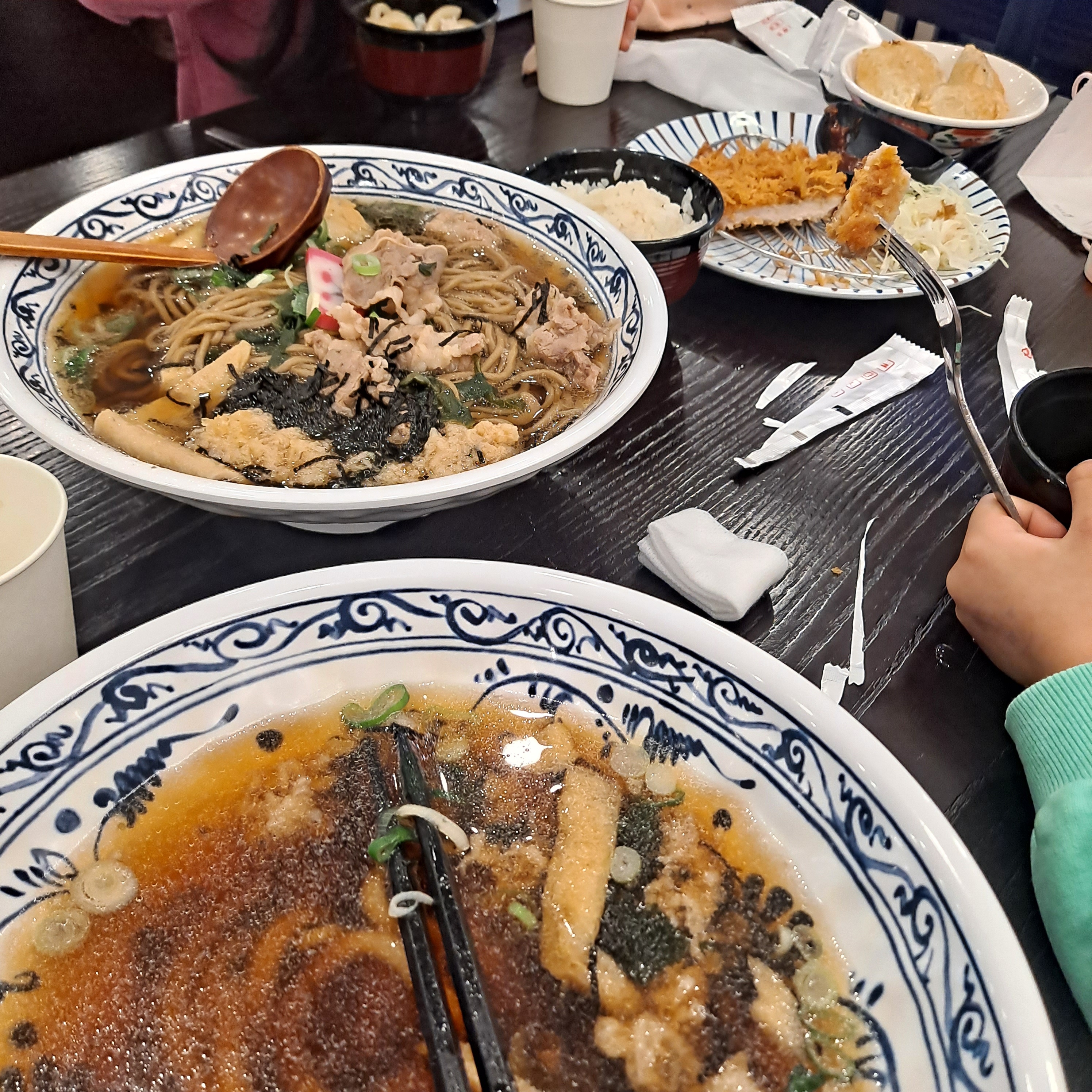 아이들이 좋아해서 가끔 오는데 올때마다 맛있고 깨끗해서 맘에 들어요, 군만두는 덤이라 더 