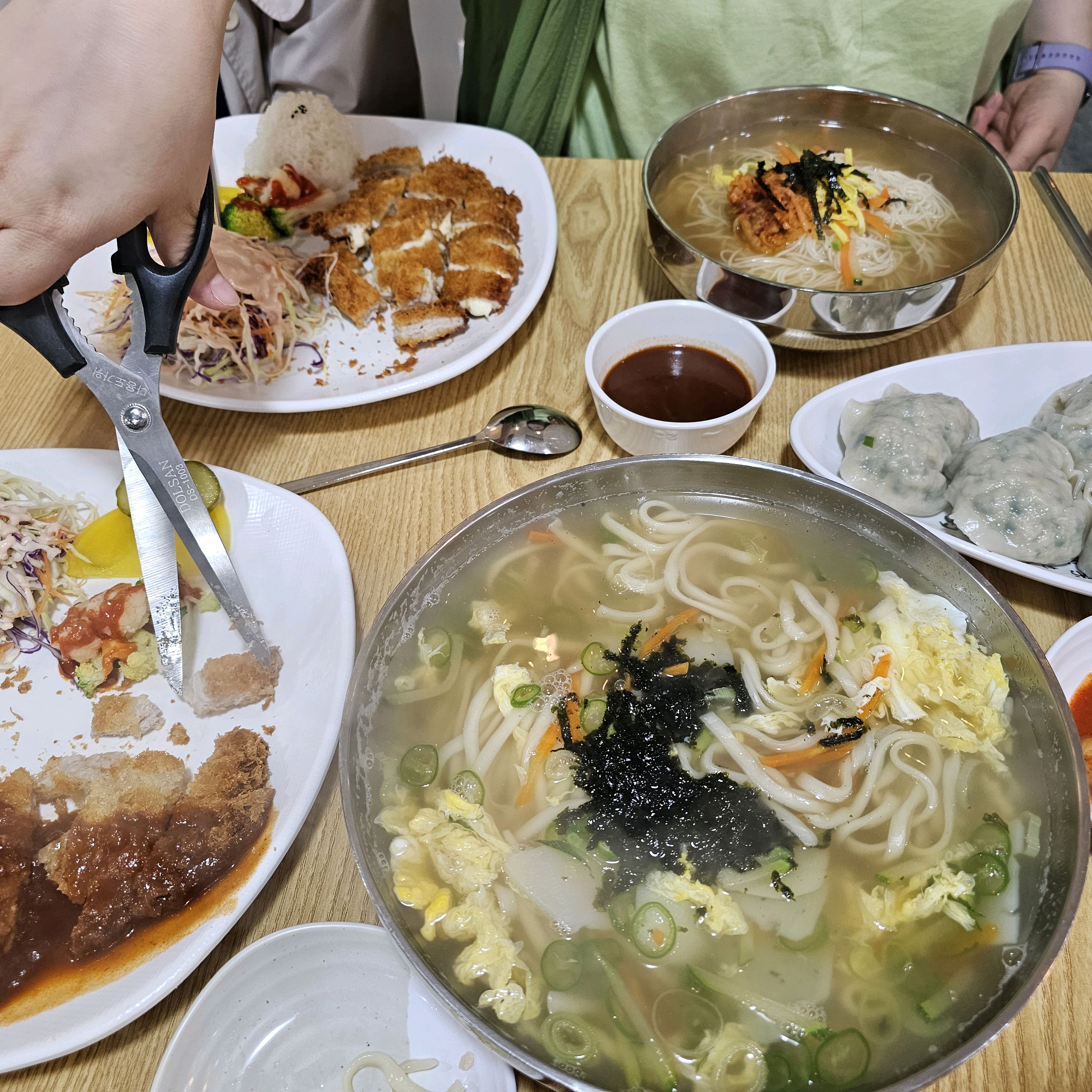 집에서 항상 포장해가서 먹다가 오늘 아이들이랑 매장와서 먹었는데 너무 좋았습니다! - 천호동 맛집 면사무소