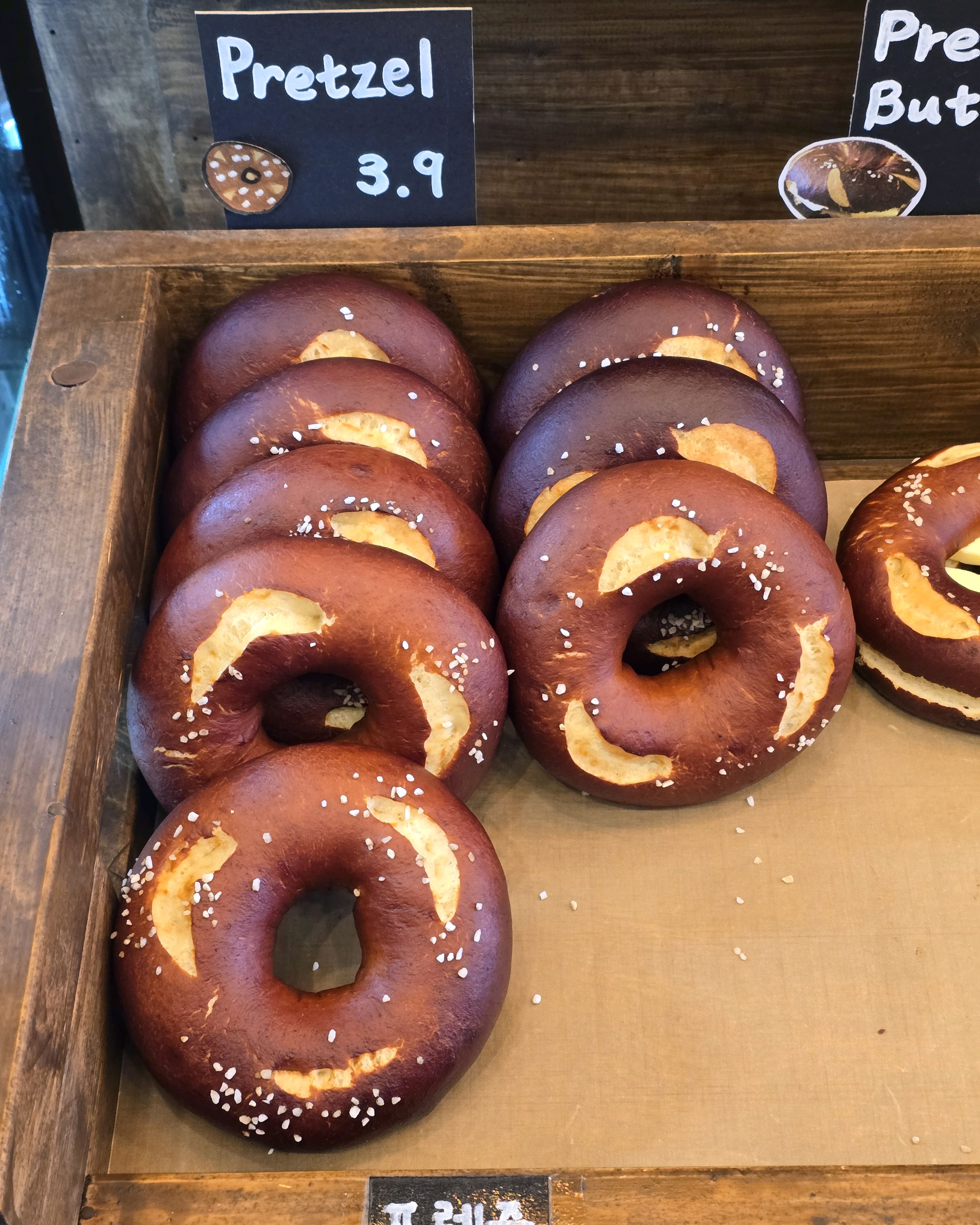 얼마 전에 반암스테르담 베이글 먹었는데 정말 맛있게 먹어서 재방문했어요~ 소금, 감자 베이