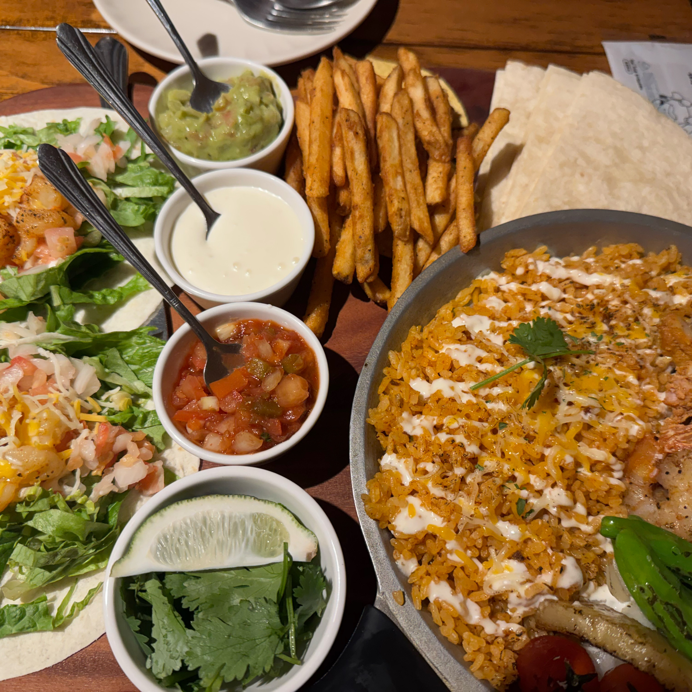깨끗하고 맛있고 신선해요. 새로 생긴거 같아 쾌적하고 좋아요! - 을지로3가 맛집 갓잇 을지로점