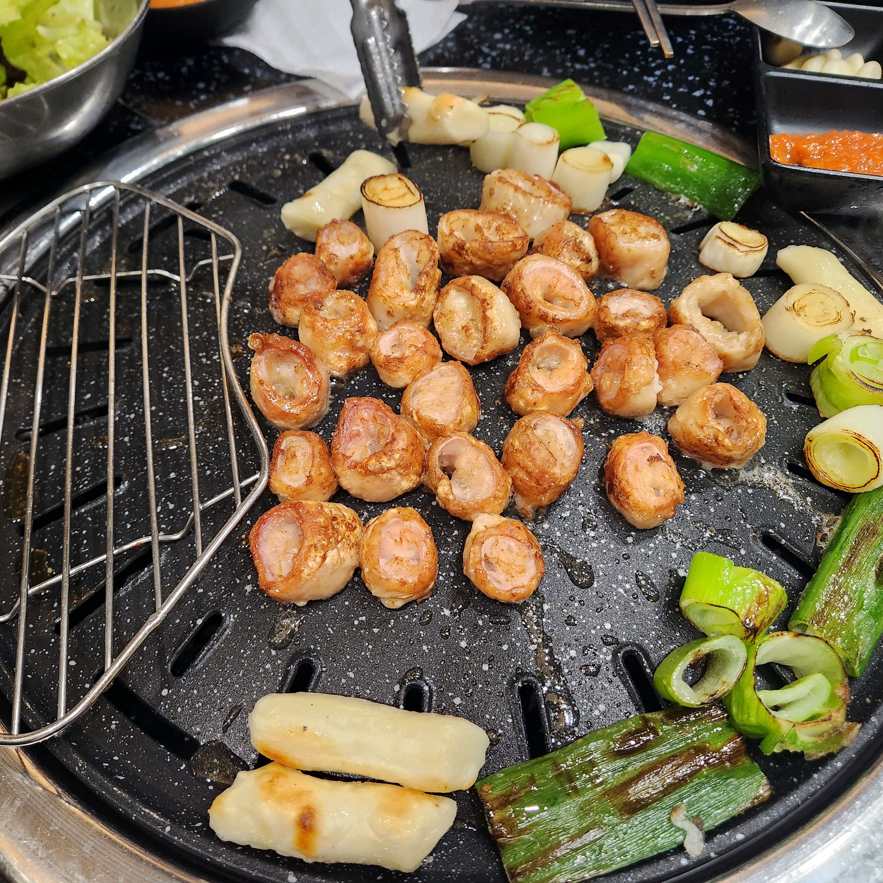 뭐가 다른지 모르겠는데 정말 여기 막창은 달라요. 정말 부드럽고 고소함이 장난 아니에요..