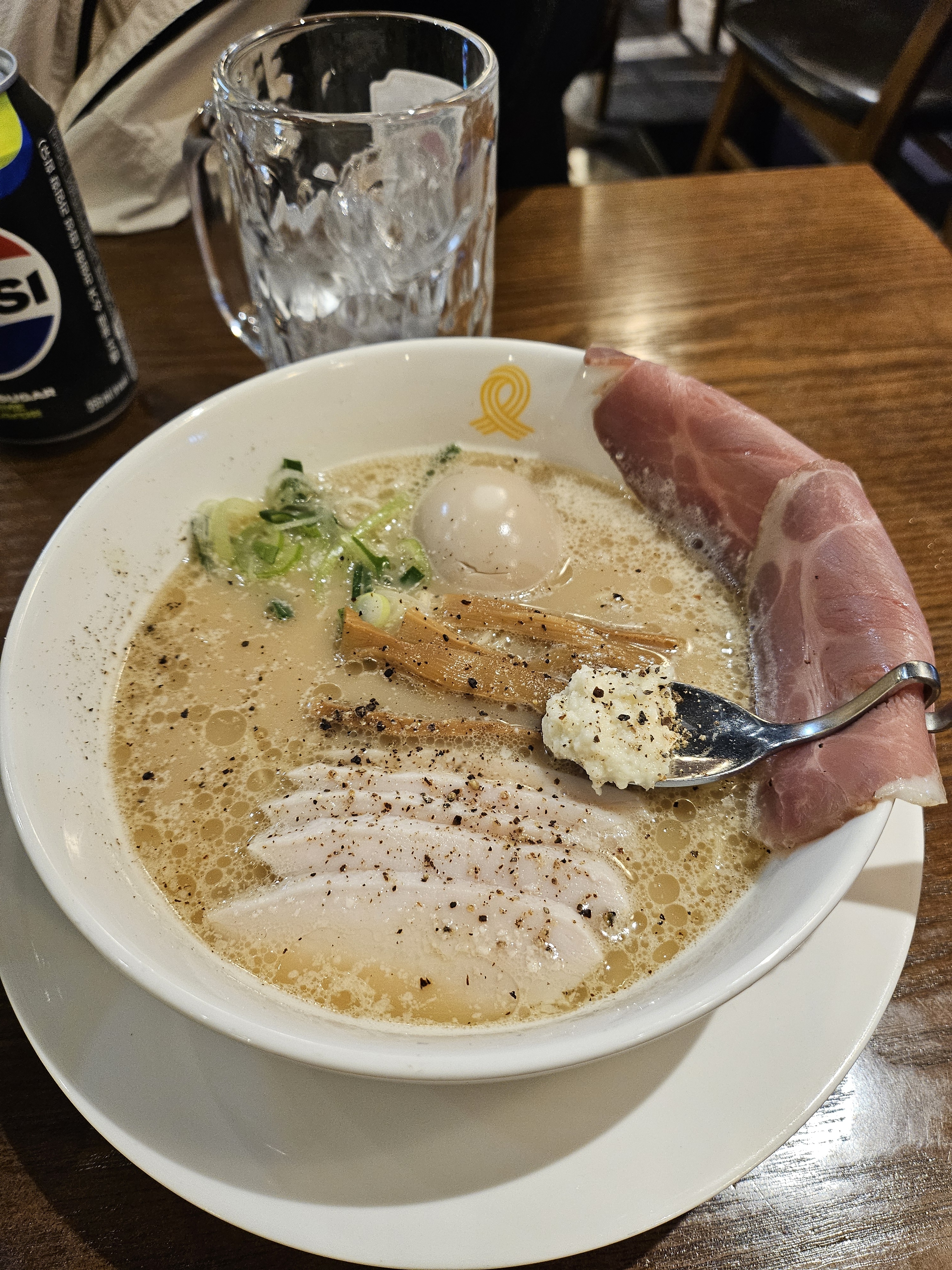 혼밥하기 너무 좋아요. 라면도 맛있고 양도 많습니다. 일하시는 분도 친절하세요! 예전에 오