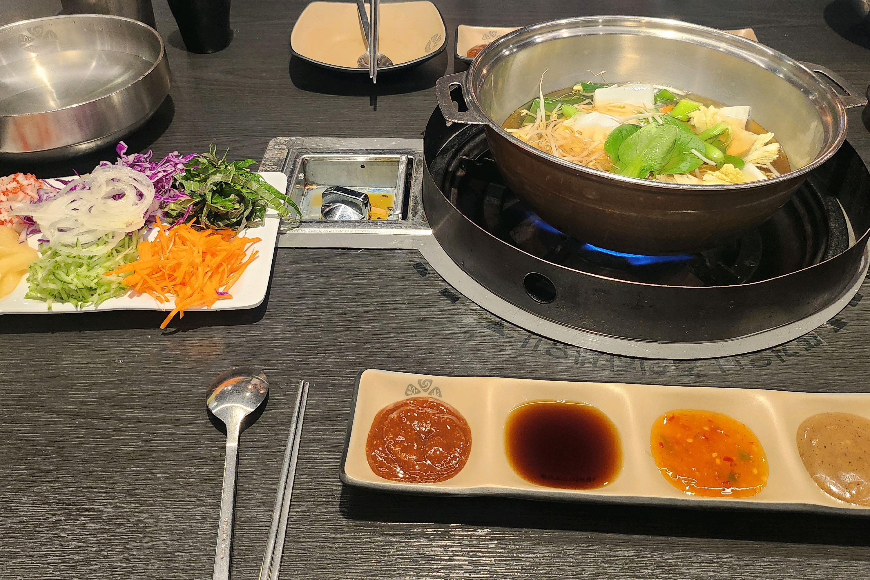 정말 맛있게 잘 먹었어요! 야채가 신선하고 소스가 종류별로 있어서 좋았어요♡ - 상봉역 맛집 소담촌 상봉점
