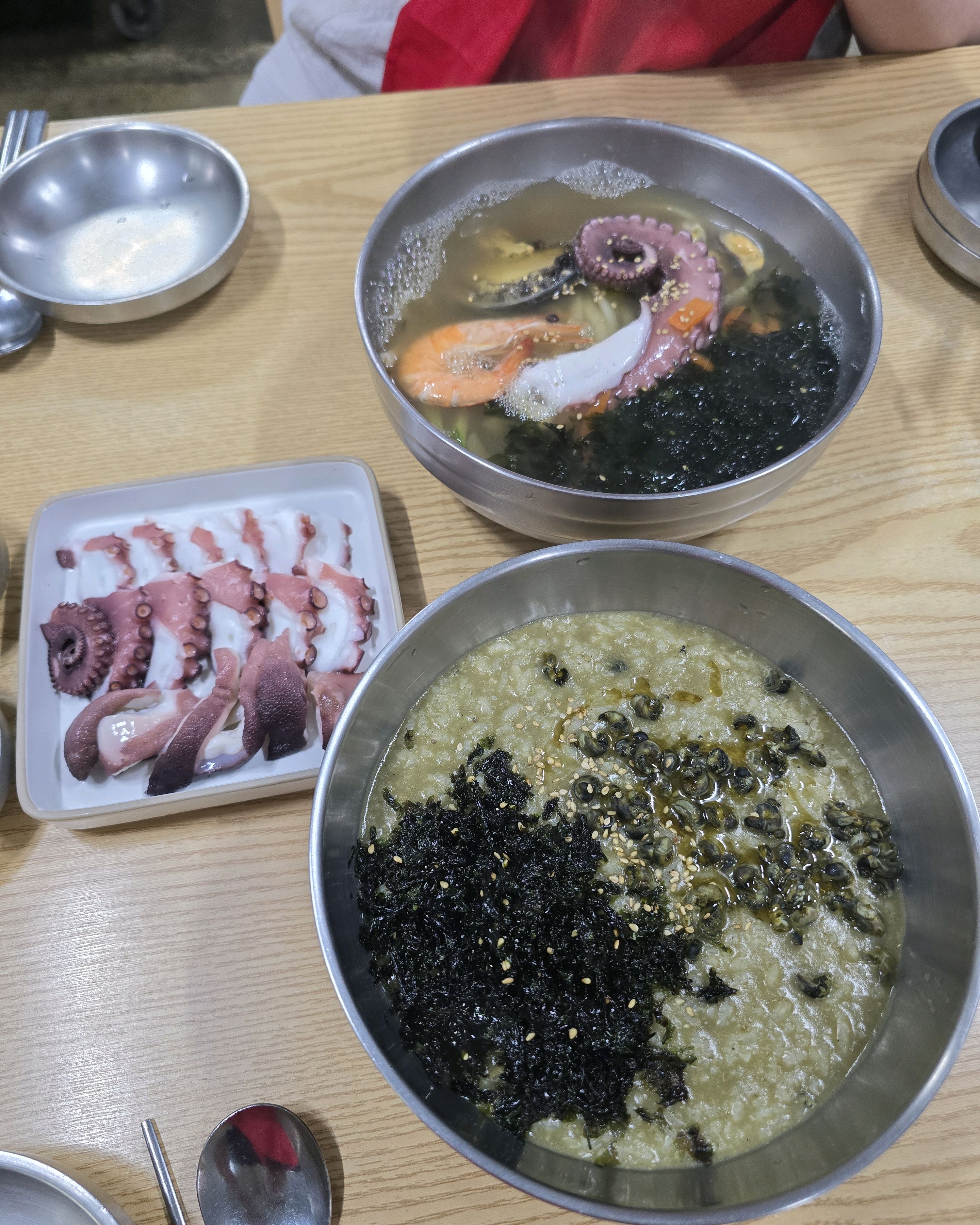 시원한 칼국수는 드시다가 다데기 꼭 넣어드세요. - 제주 맛집 협재칼국수
