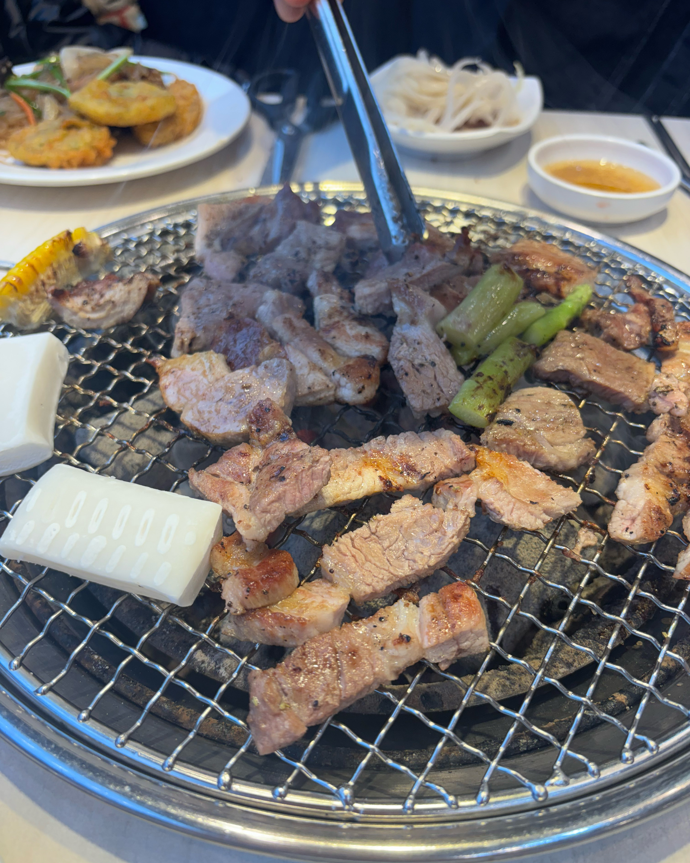 고기질도 좋고 맛있어요!! 홀도 넓고 매장도 깔끔합니다 - 구로 맛집 명륜진사갈비 구로고대병원점