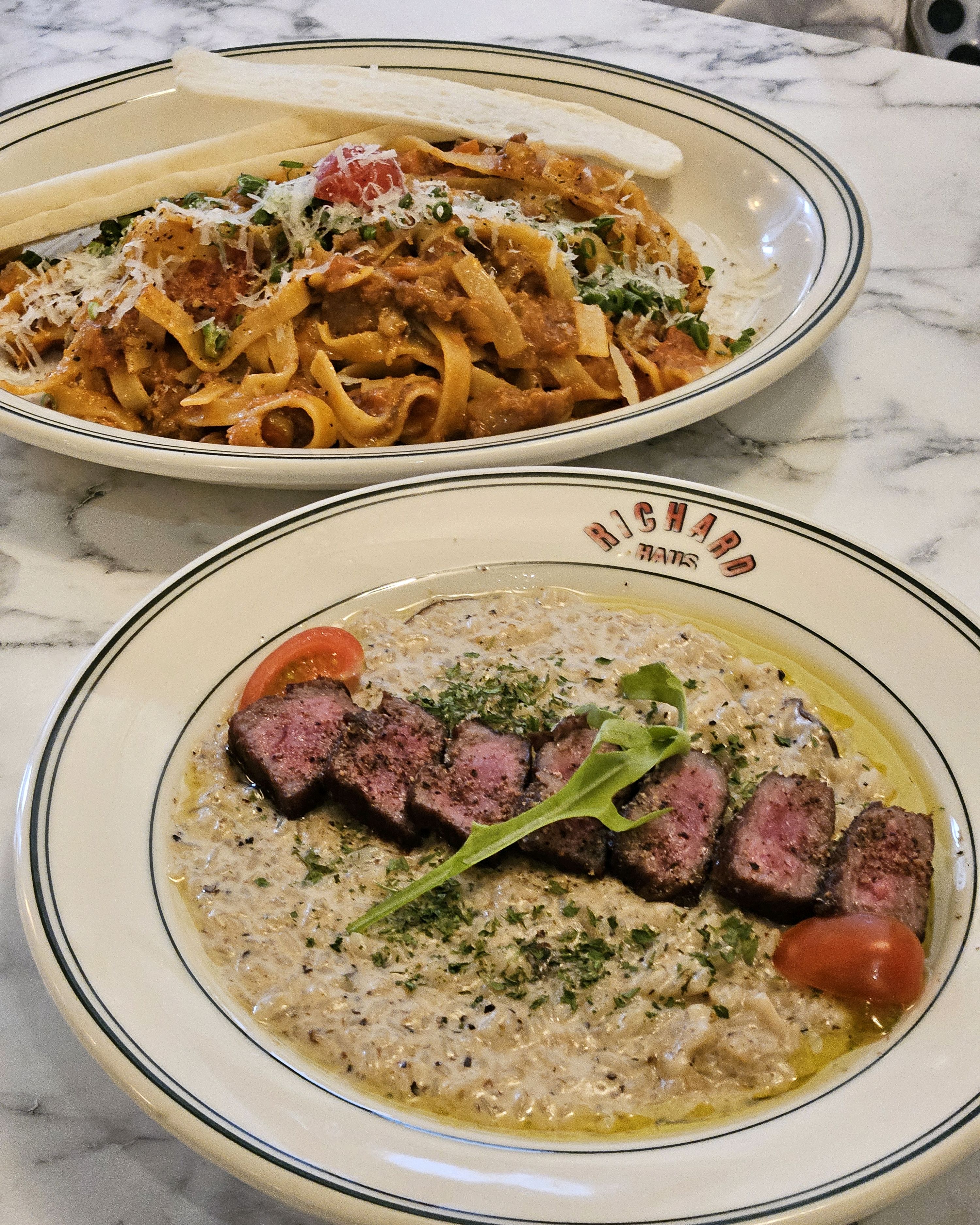 라구파스타도 지금까지먹은거 중 젤 맛있는데 트러플 리조또가 찐입니다 여러분! 미쳤어요 걍