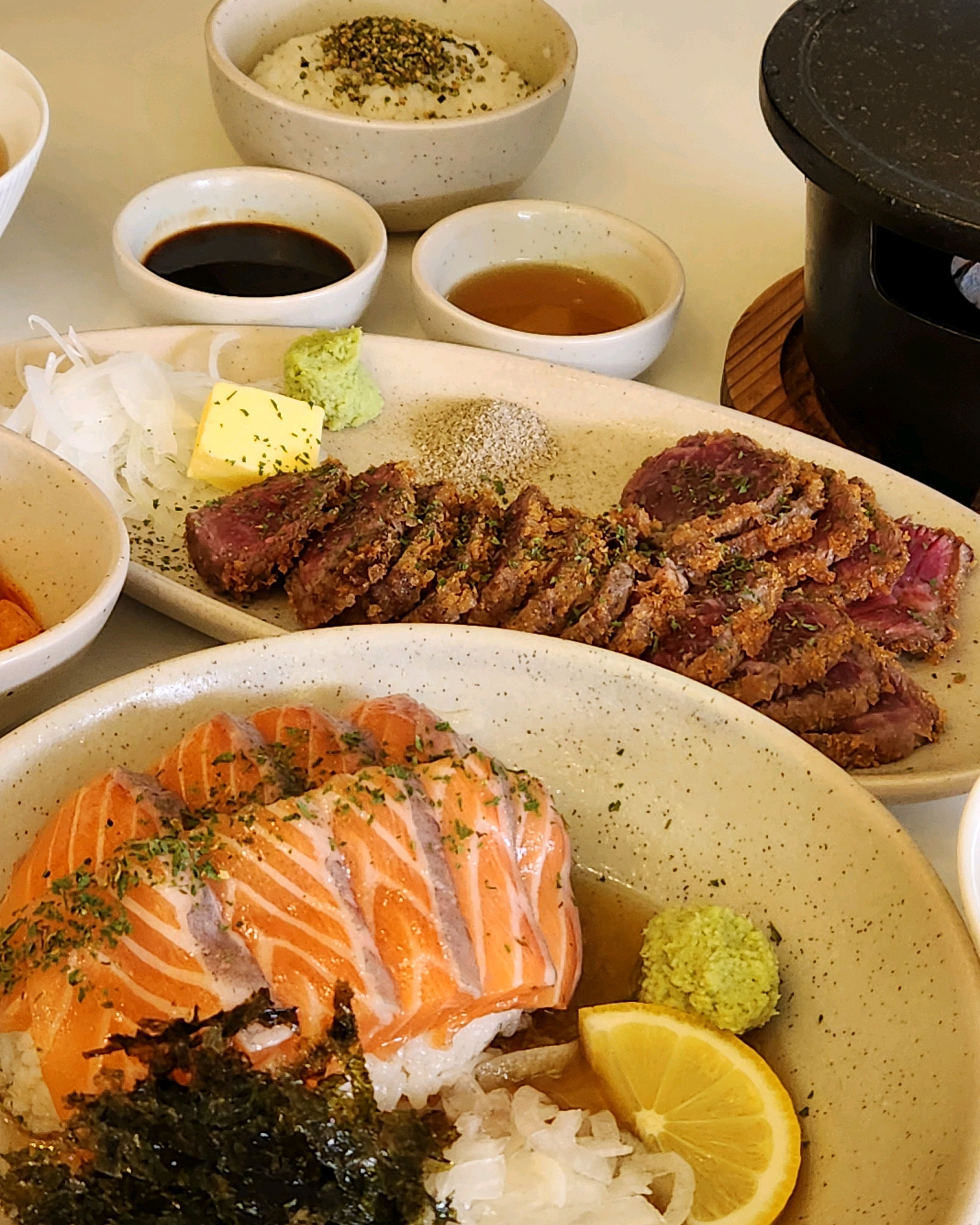 너무나 완벽한 데이트 코스💕💕 오픈런 할 정도루 맛있다는거 인졍입니당🥰❤️ 연어덮밥은 새콤