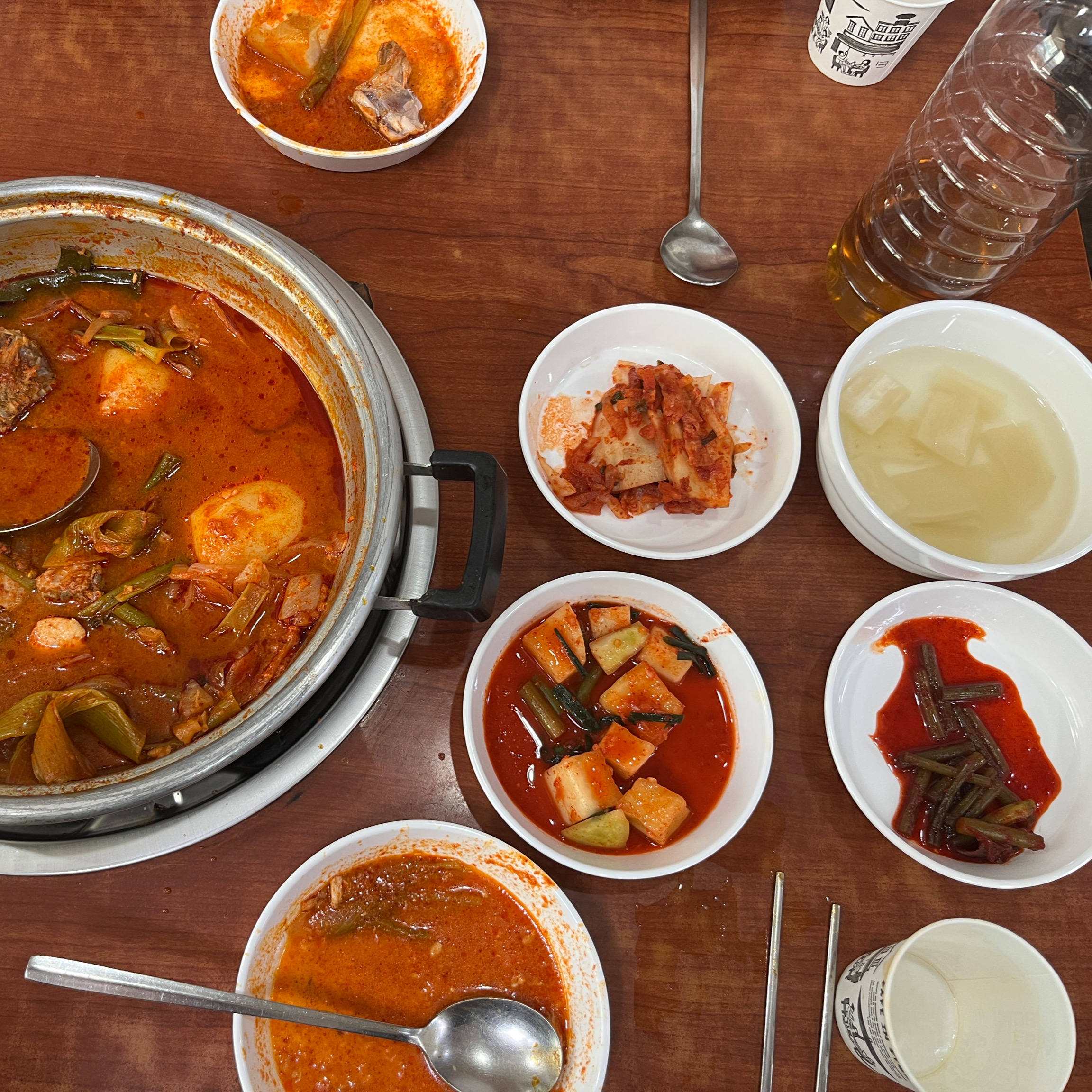 동치미가 상한건지 국물만 먹었는데도 너무 시큼. - 대전 맛집 한영식당